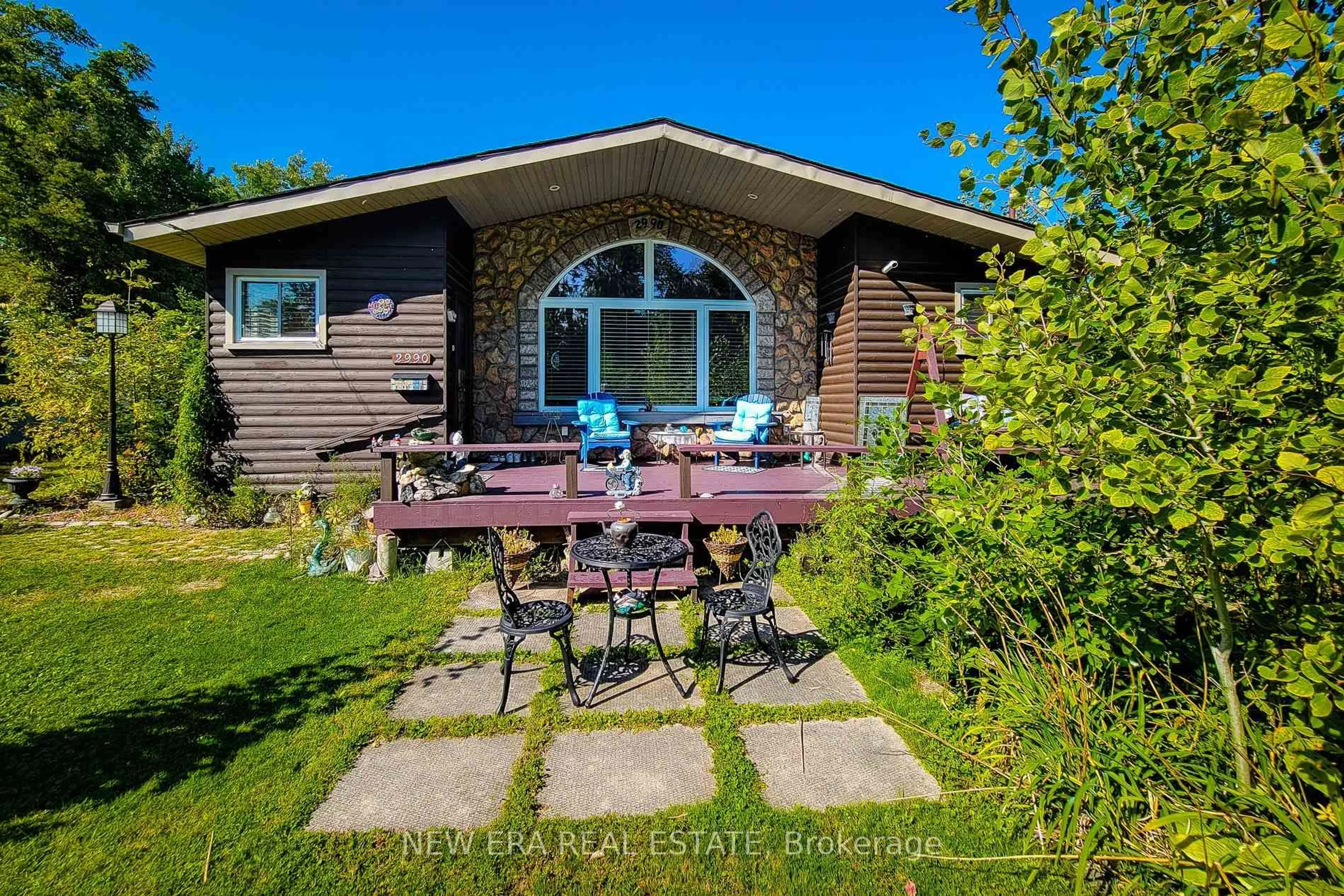 A pic from outside/outdoor area/front of a property/back of a property/a pic from drone, street for 2990 Poplar Ave, Fort Erie Ontario L0S 1N0