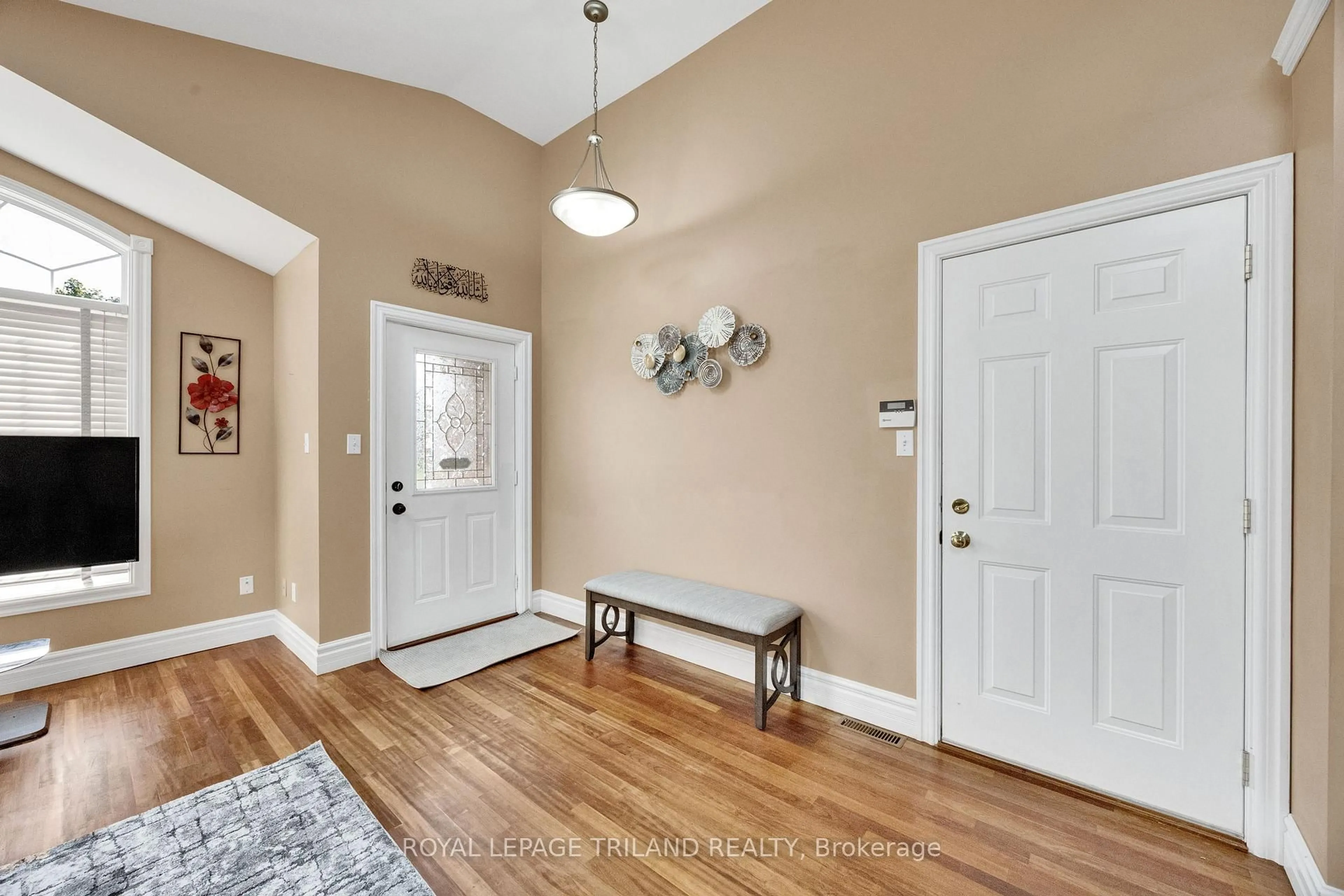 Indoor entryway for 78 Loggers Grve, London East Ontario N5W 6G5