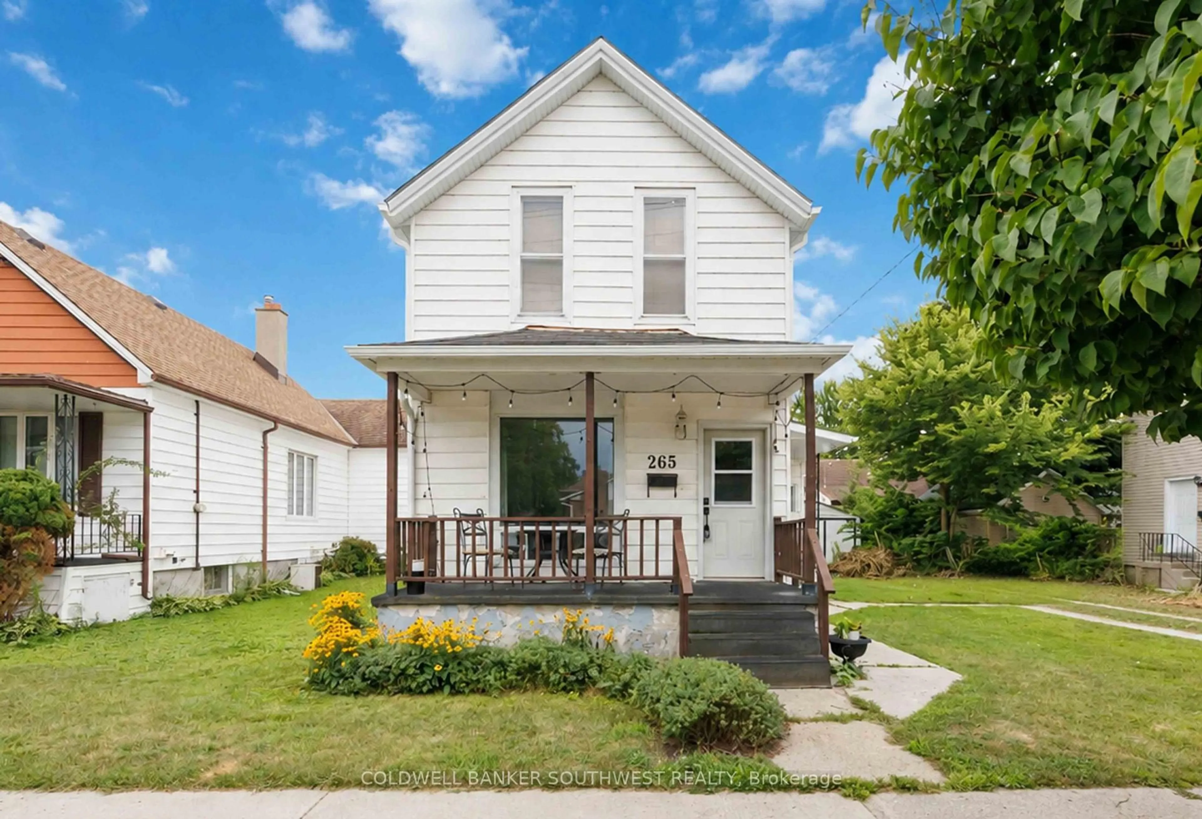Home with vinyl exterior material, street for 265 Maxwell St, Sarnia Ontario N7T 5C6