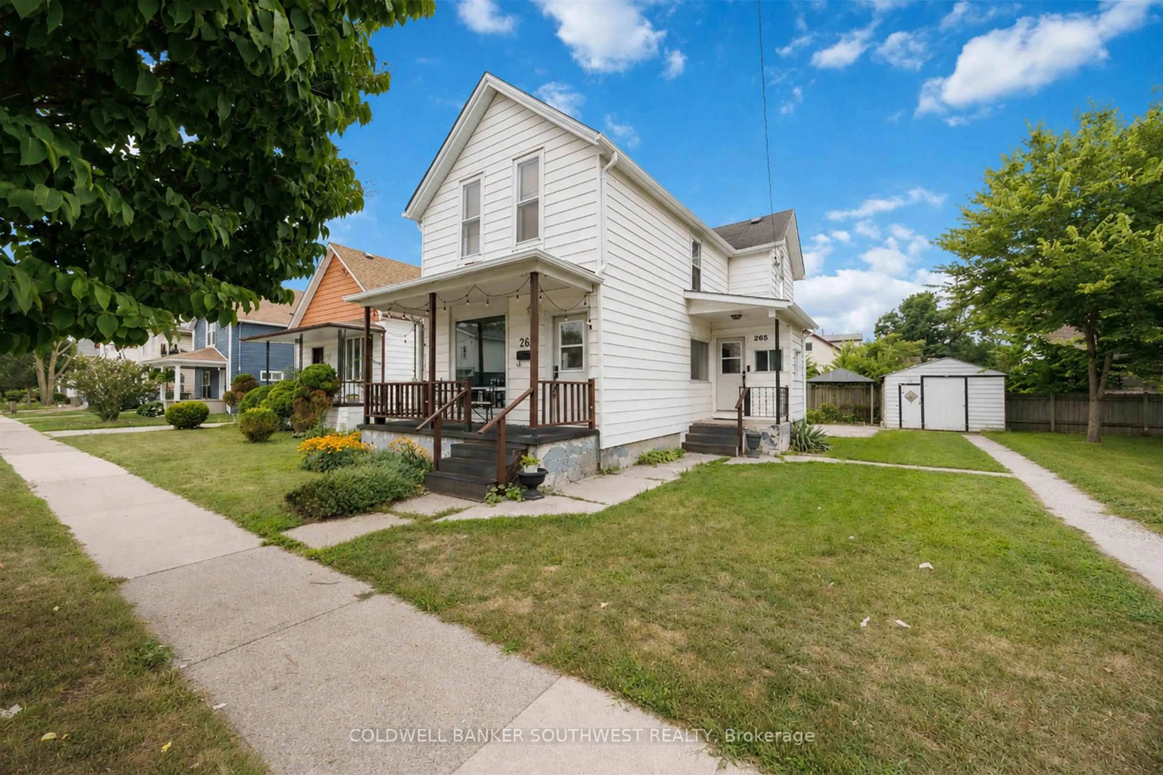 A pic from outside/outdoor area/front of a property/back of a property/a pic from drone, street for 265 Maxwell St, Sarnia Ontario N7T 5C6