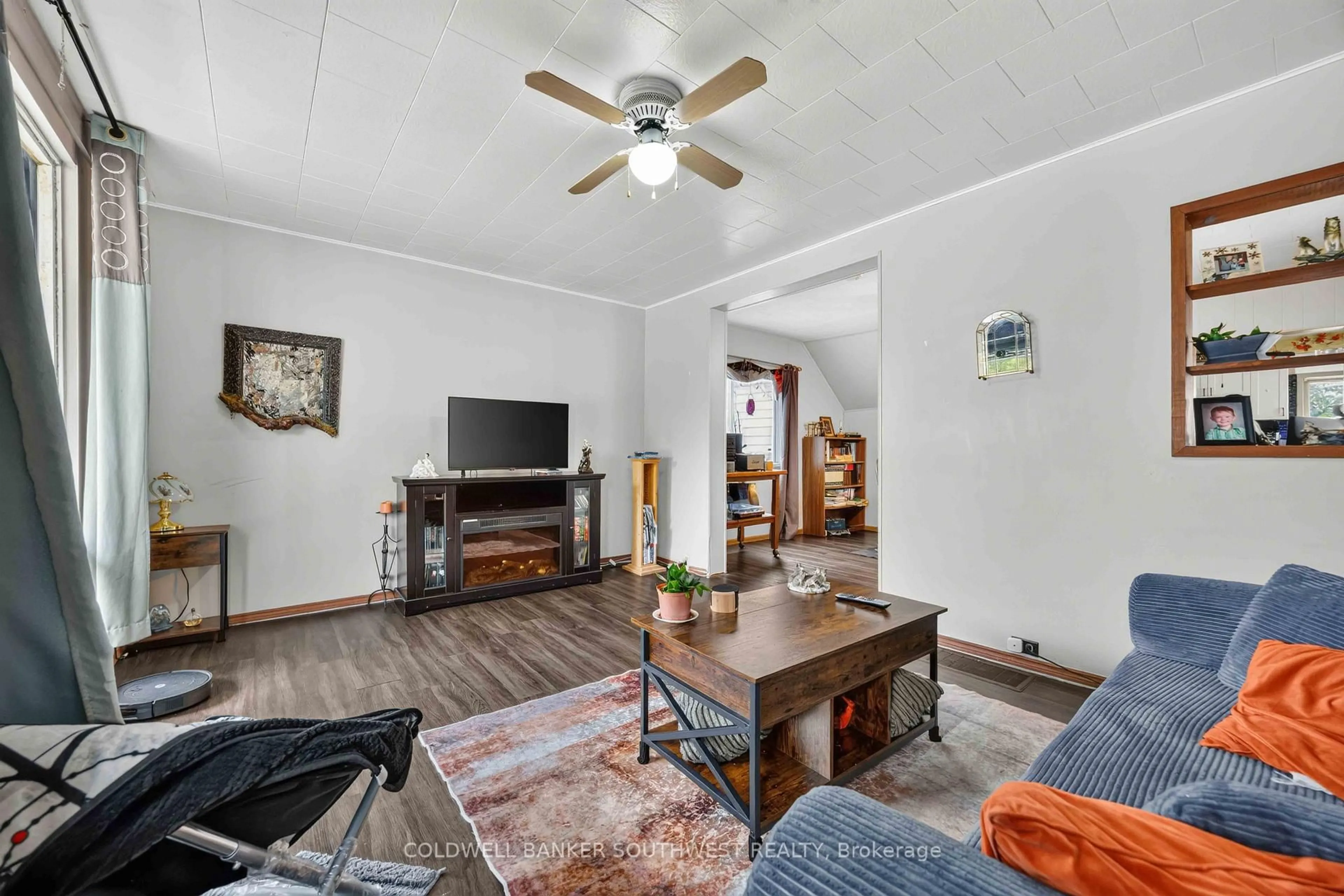Living room with furniture, unknown for 265 Maxwell St, Sarnia Ontario N7T 5C6