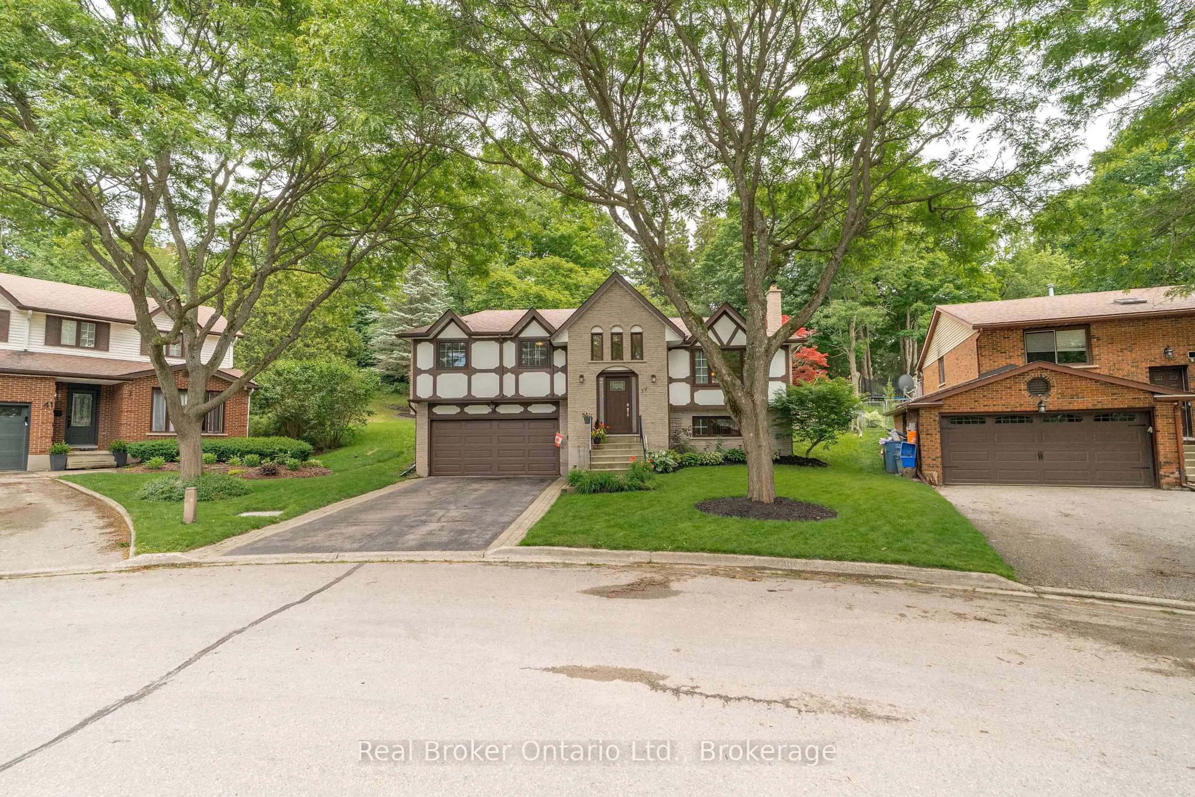 Home with brick exterior material, street for 39 Wagoners Tr, Guelph Ontario N1G 3M9