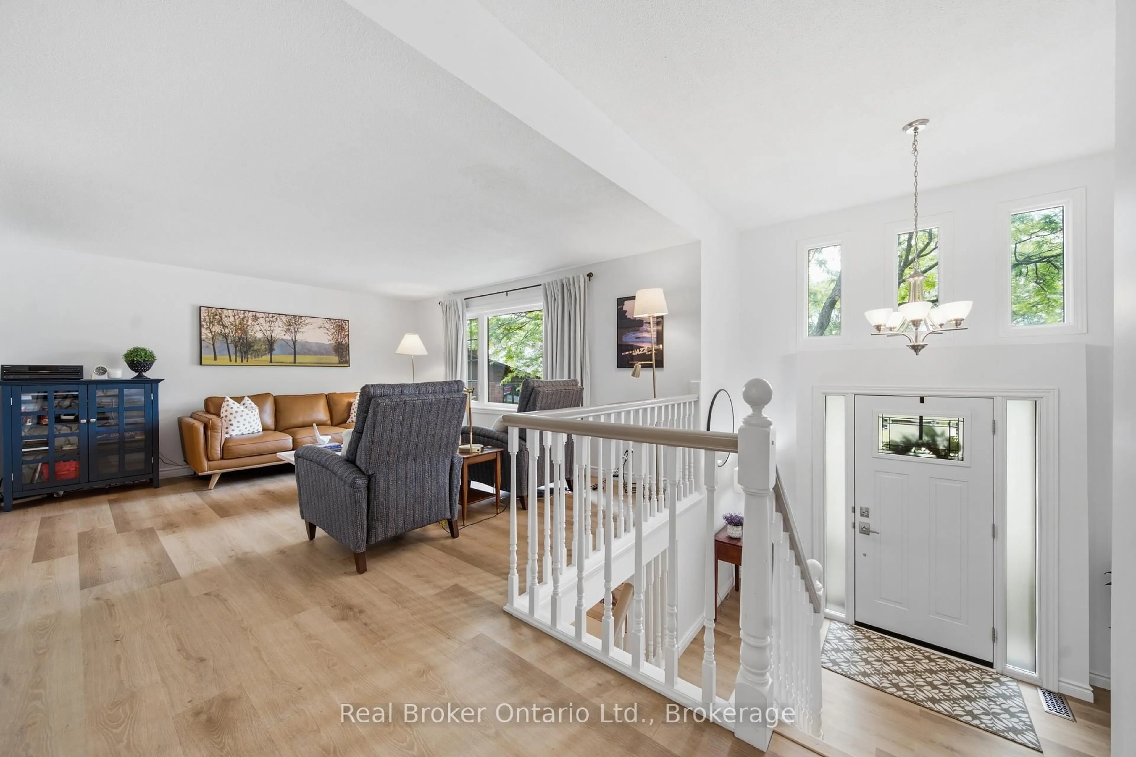 Indoor entryway for 39 Wagoners Tr, Guelph Ontario N1G 3M9