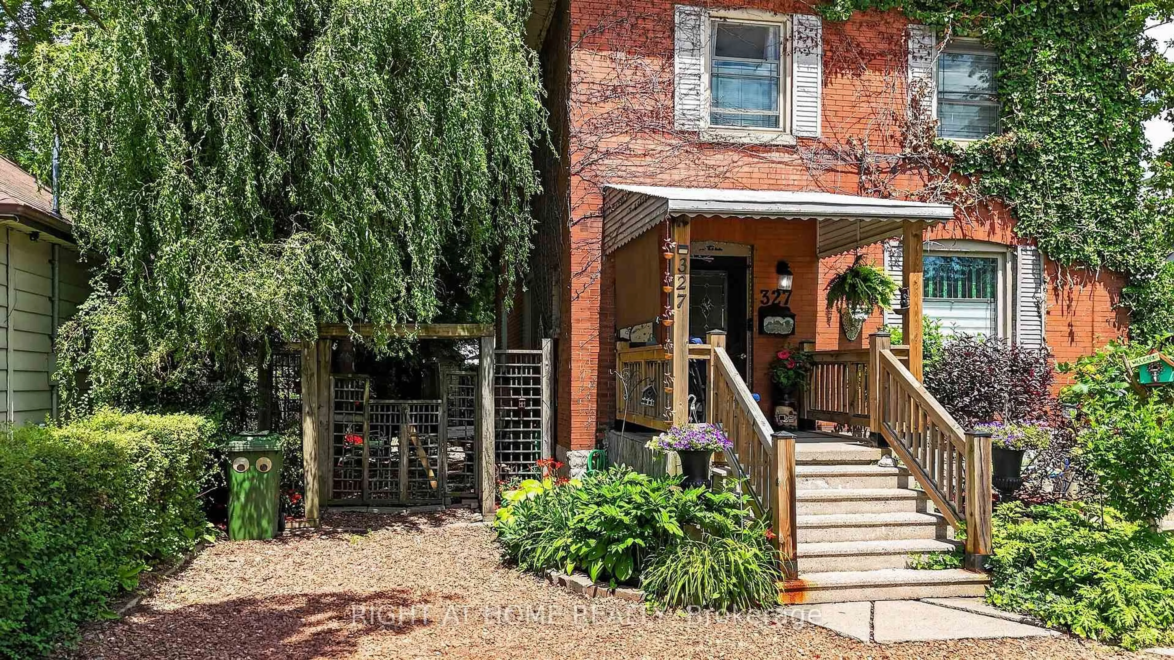 Home with brick exterior material, street for 327 Wellington St, St. Thomas Ontario N5R 2T2