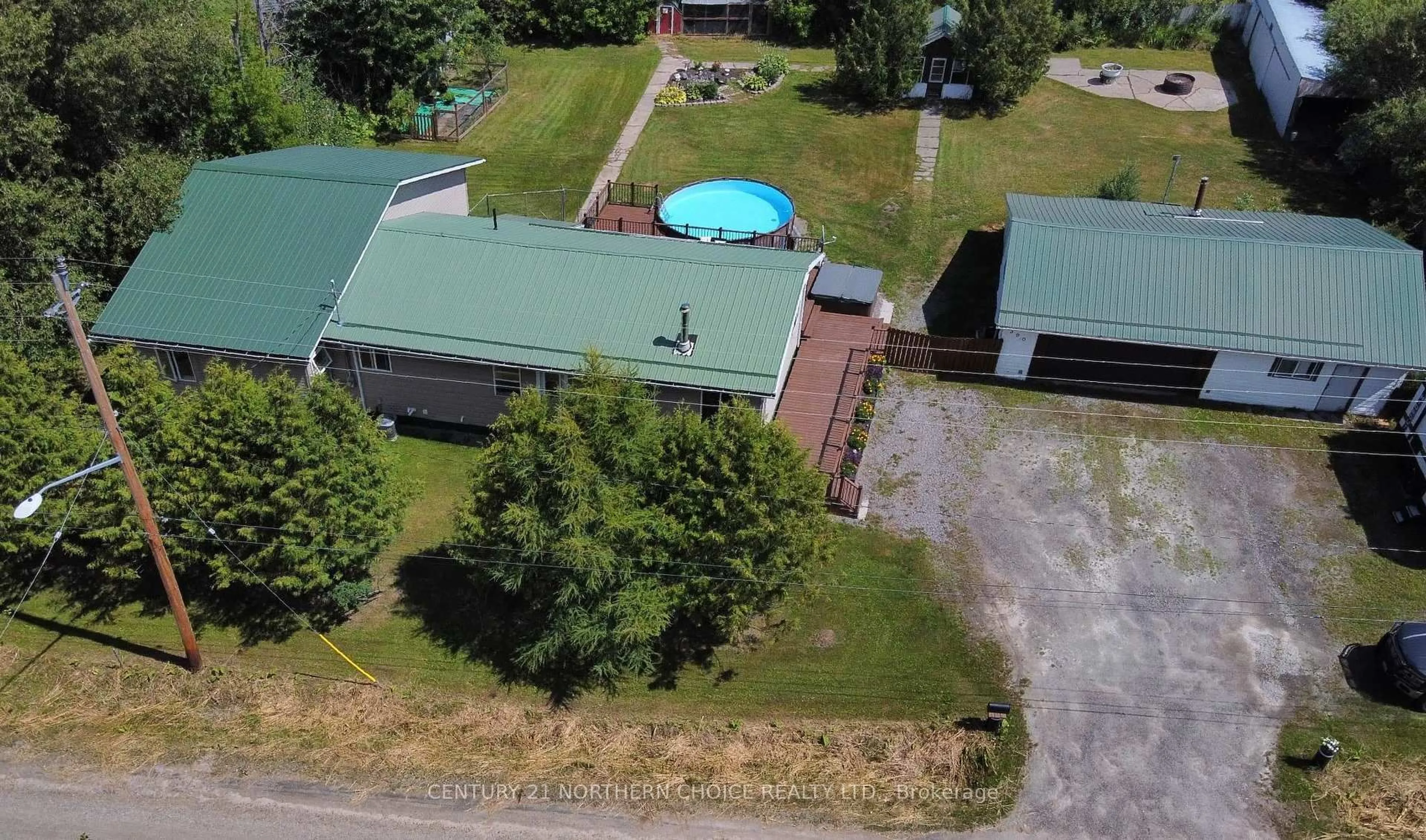 A pic from outside/outdoor area/front of a property/back of a property/a pic from drone, building for 390 PIT ROAD 2, Fort Frances Ontario P9A 3M1