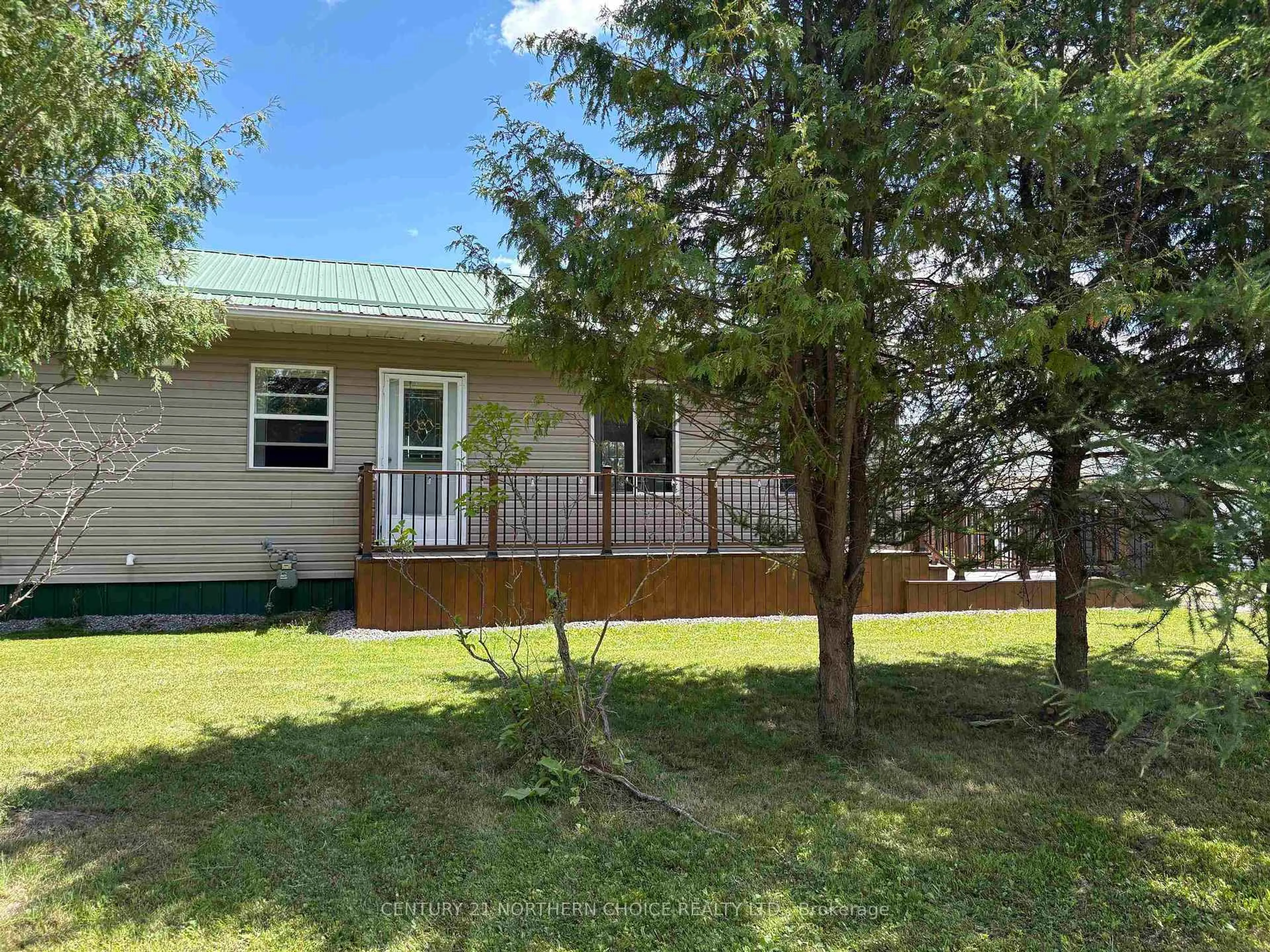 A pic from outside/outdoor area/front of a property/back of a property/a pic from drone, street for 390 PIT ROAD 2, Fort Frances Ontario P9A 3M1