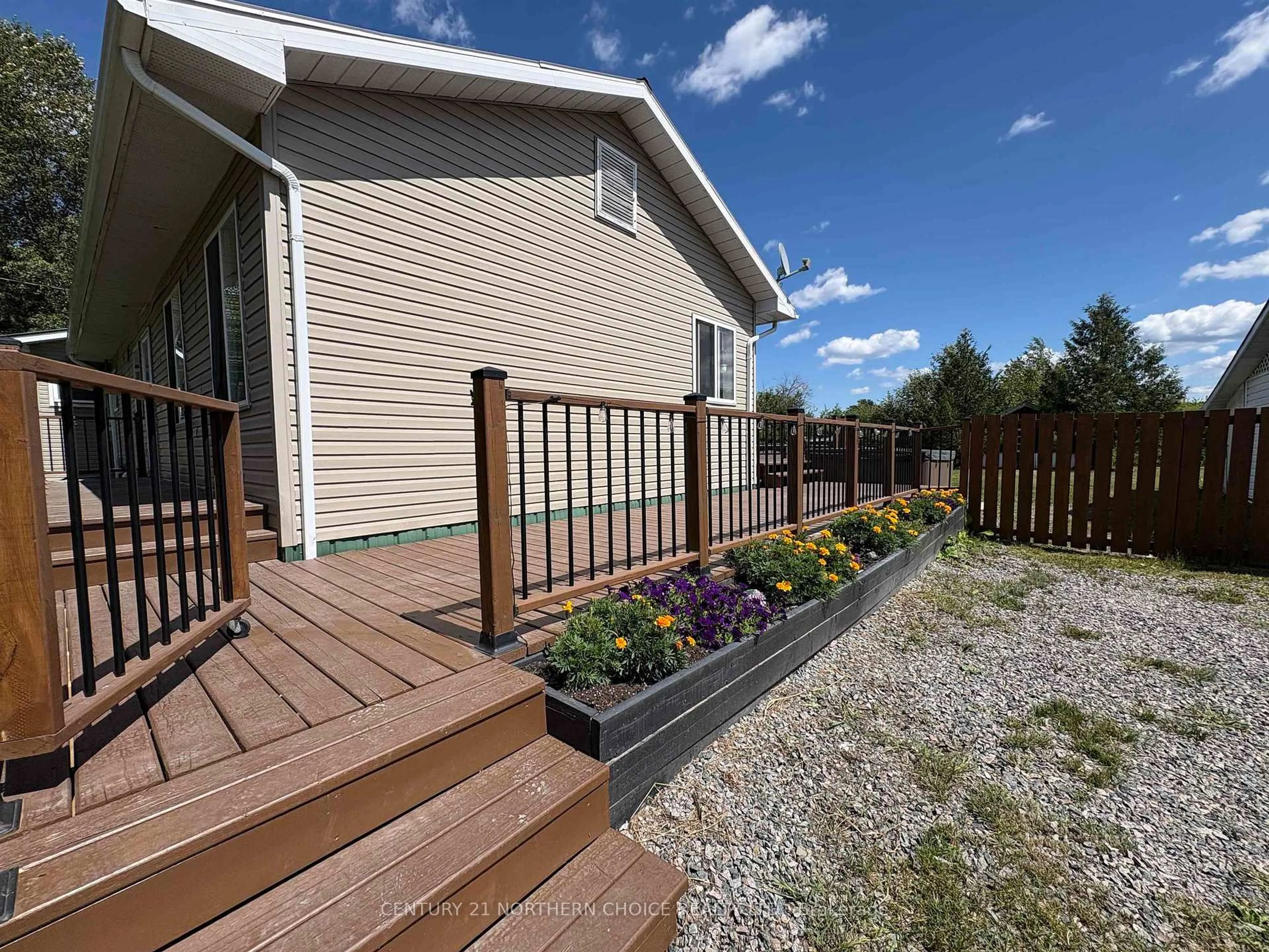 Patio, unknown for 390 PIT ROAD 2, Fort Frances Ontario P9A 3M1