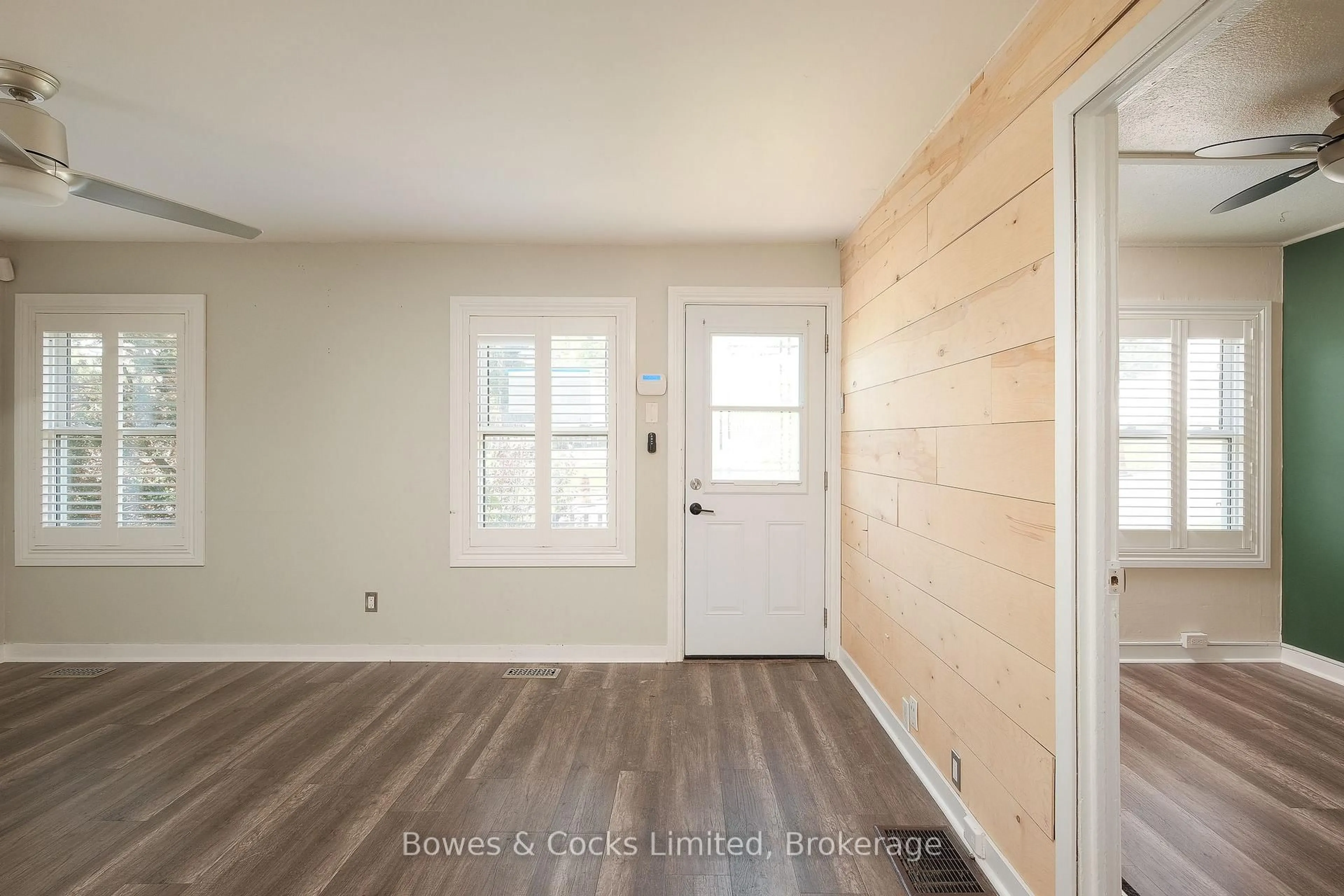 Indoor entryway for 664 Park St, Peterborough Ontario K9H 4S3