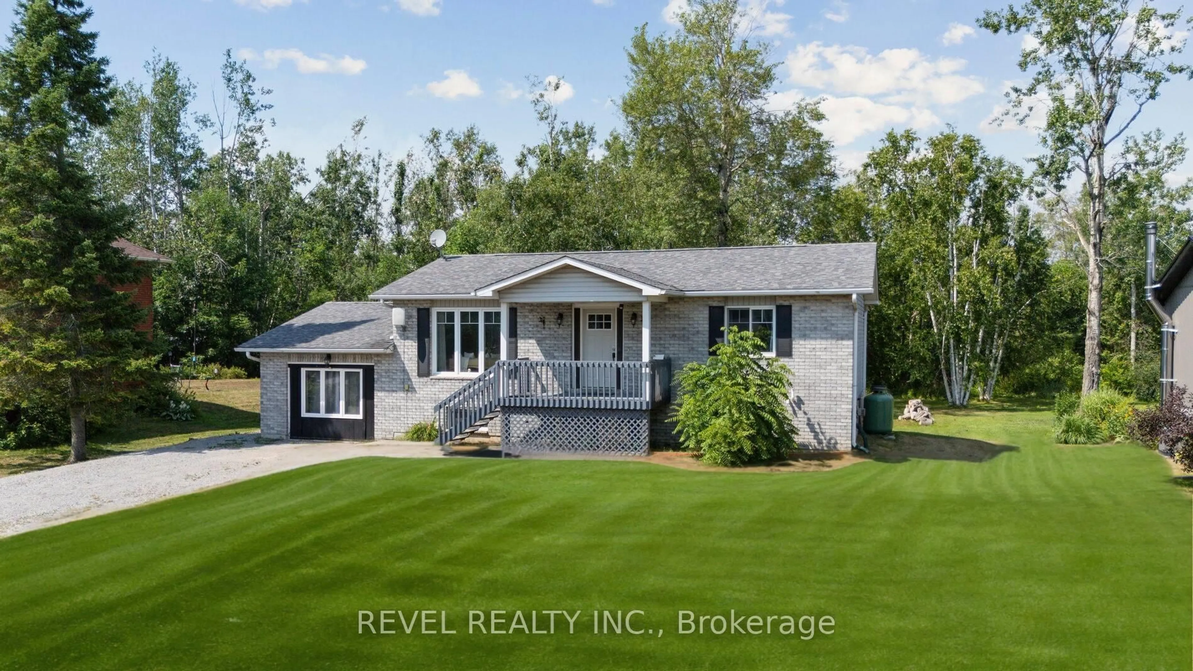Home with vinyl exterior material, street for 40 Greenwood Cres, Kawartha Lakes Ontario K0M 2T0