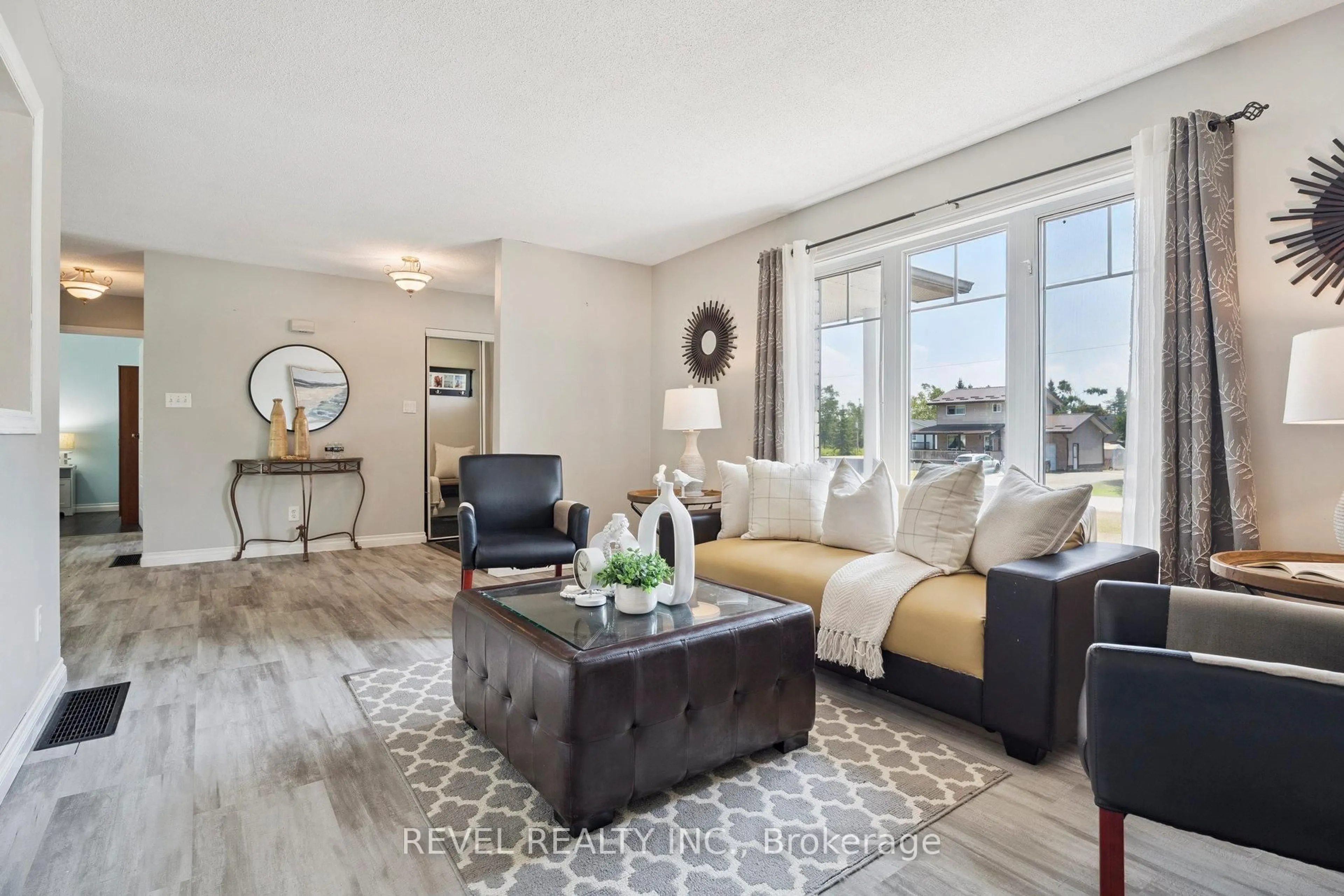 Living room with furniture, unknown for 40 Greenwood Cres, Kawartha Lakes Ontario K0M 2T0