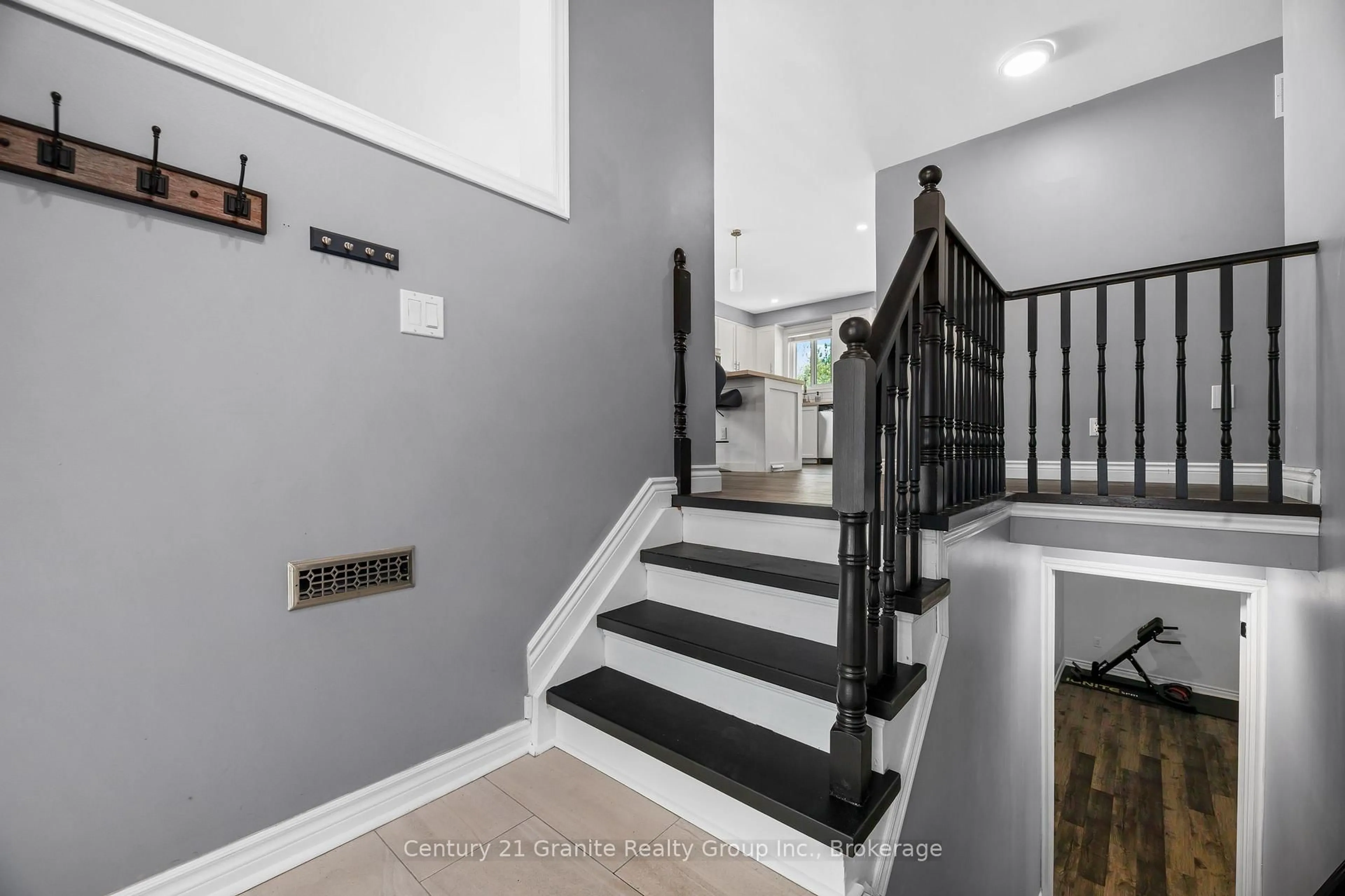 Stairs for 692 Ewing St, Cobourg Ontario K9A 5N8