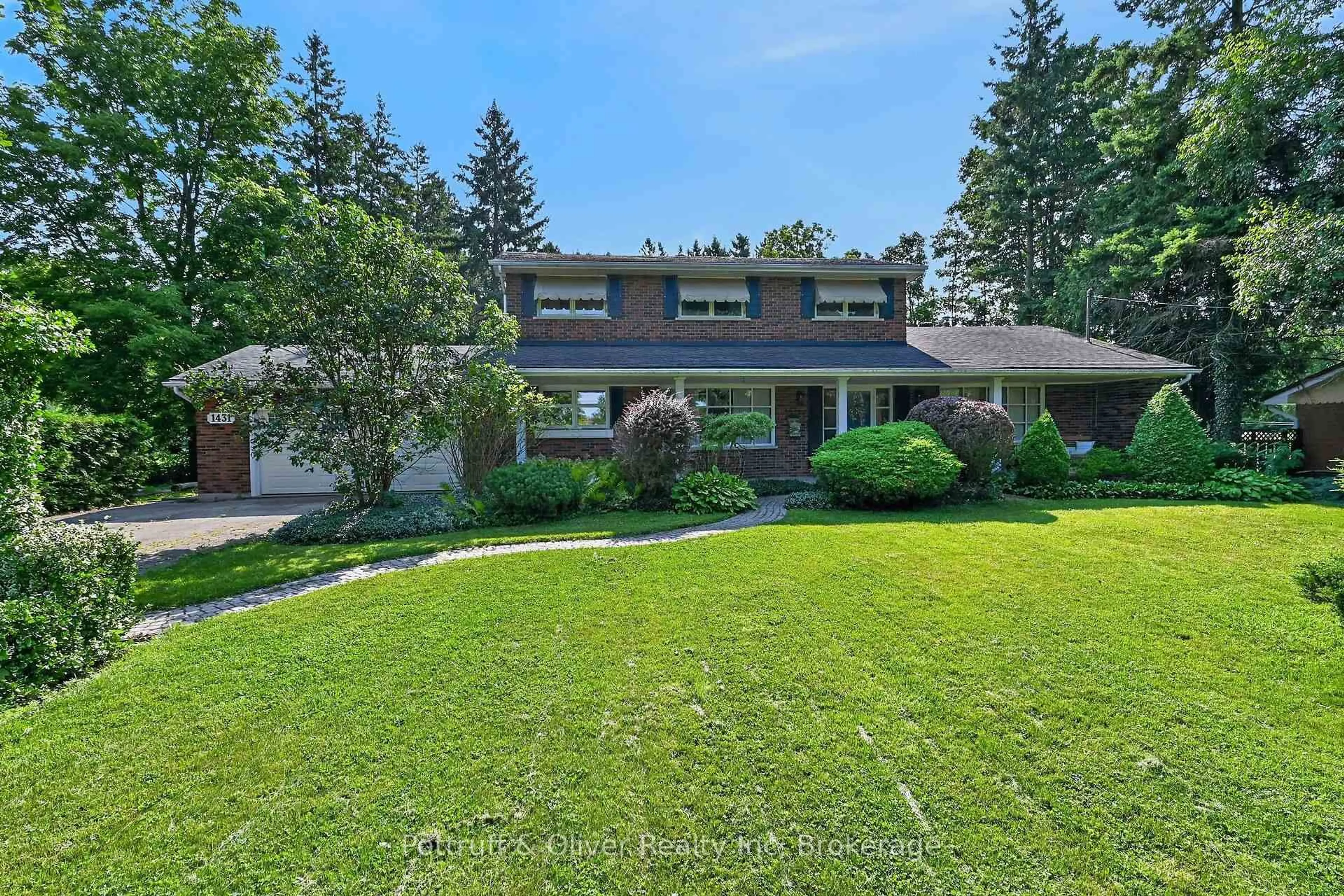 A pic from outside/outdoor area/front of a property/back of a property/a pic from drone, street for 1431 Fletcher Rd, Hamilton Ontario L0R 1P0