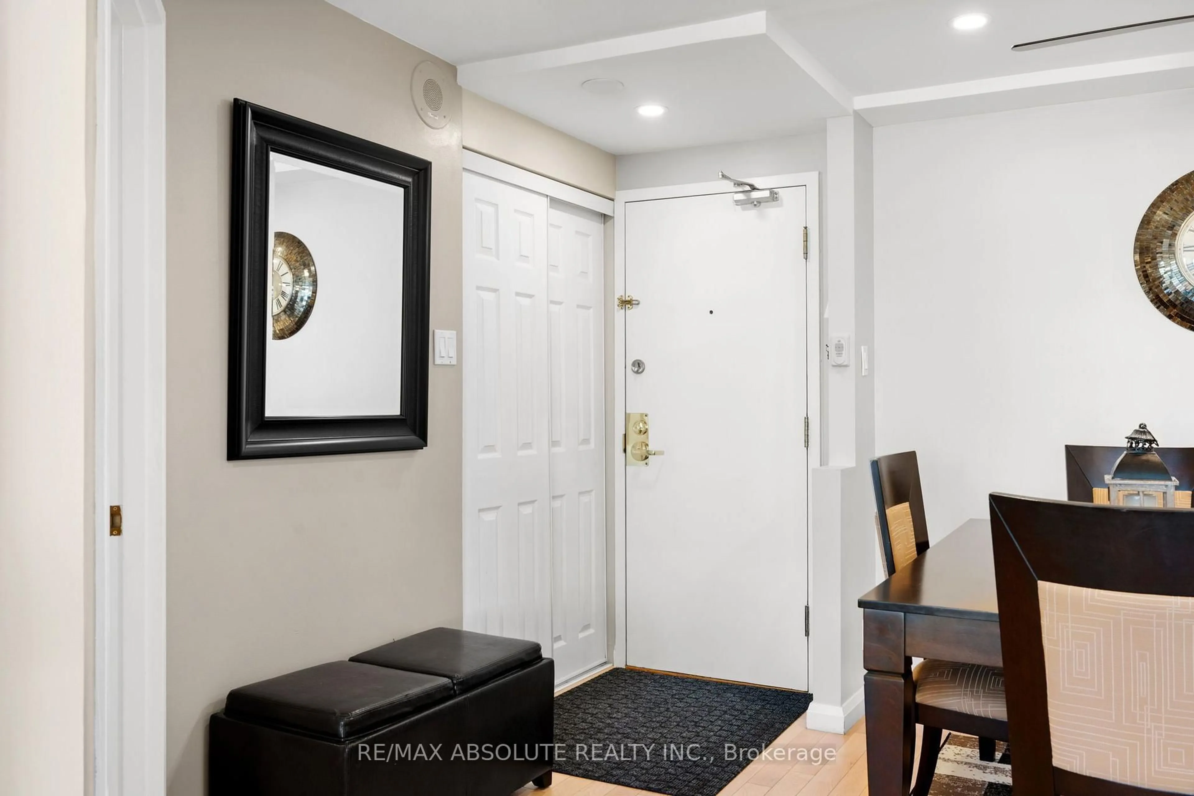 Indoor entryway for 80 Sandcastle Dr #1109, Ottawa Ontario K2H 9E7