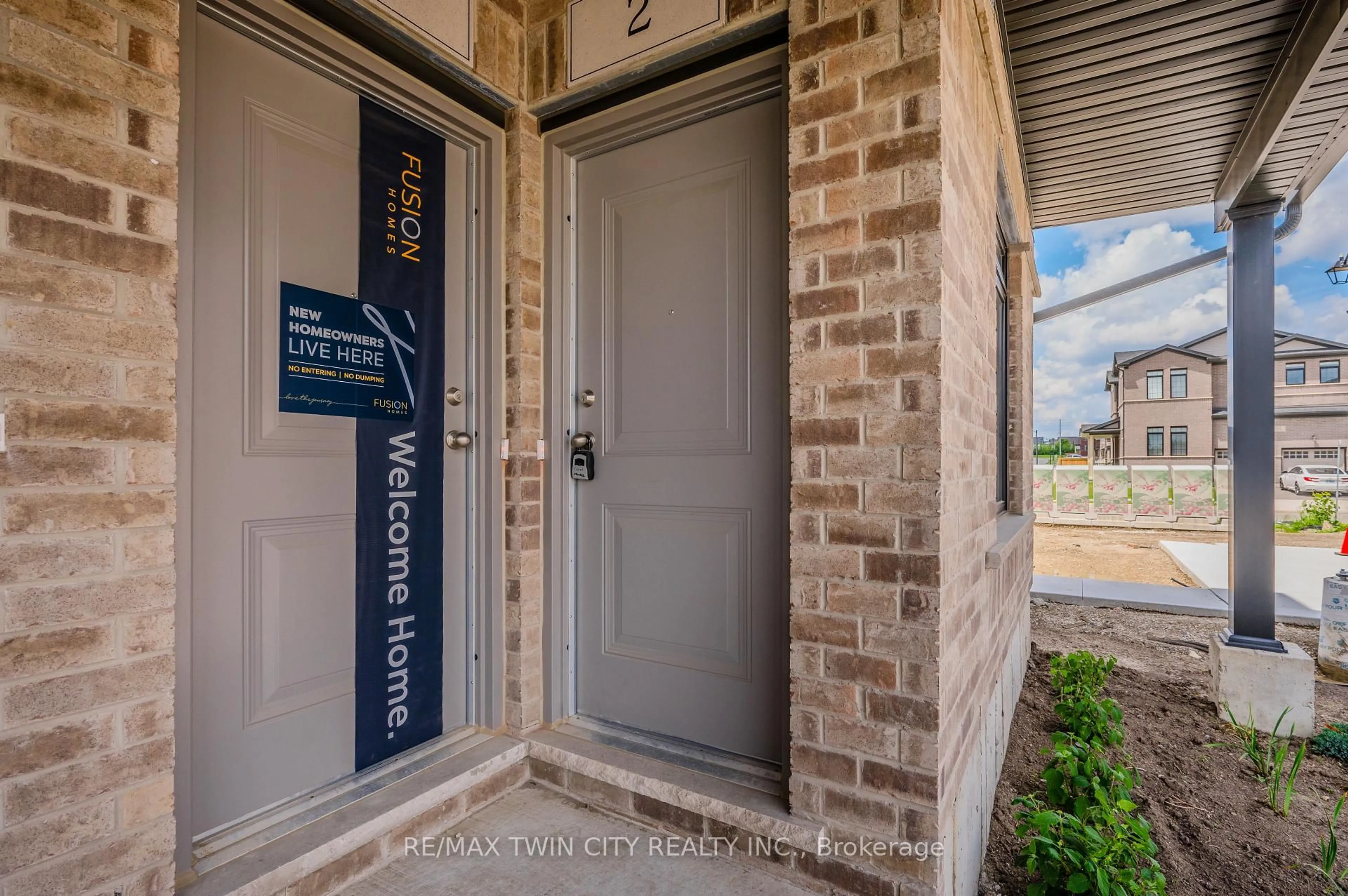 Indoor entryway for 39 Lomond Lane, Kitchener Ontario N2R 0T6