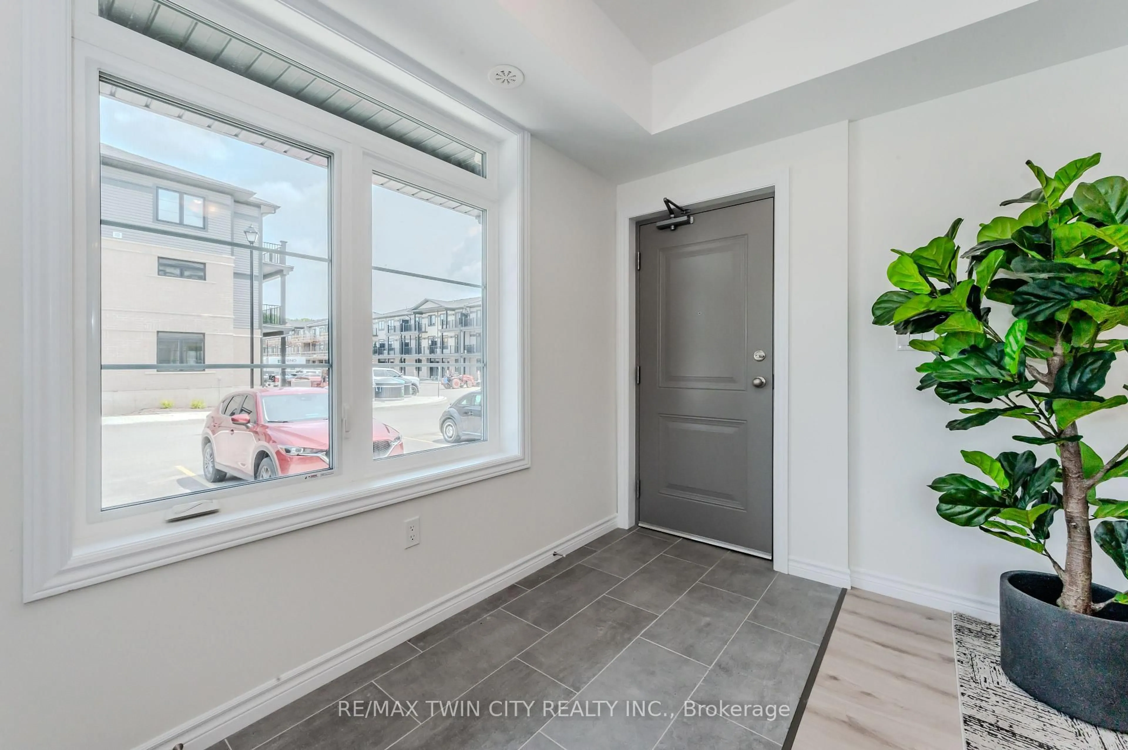 Indoor entryway for 39 Lomond Lane, Kitchener Ontario N2R 0T6