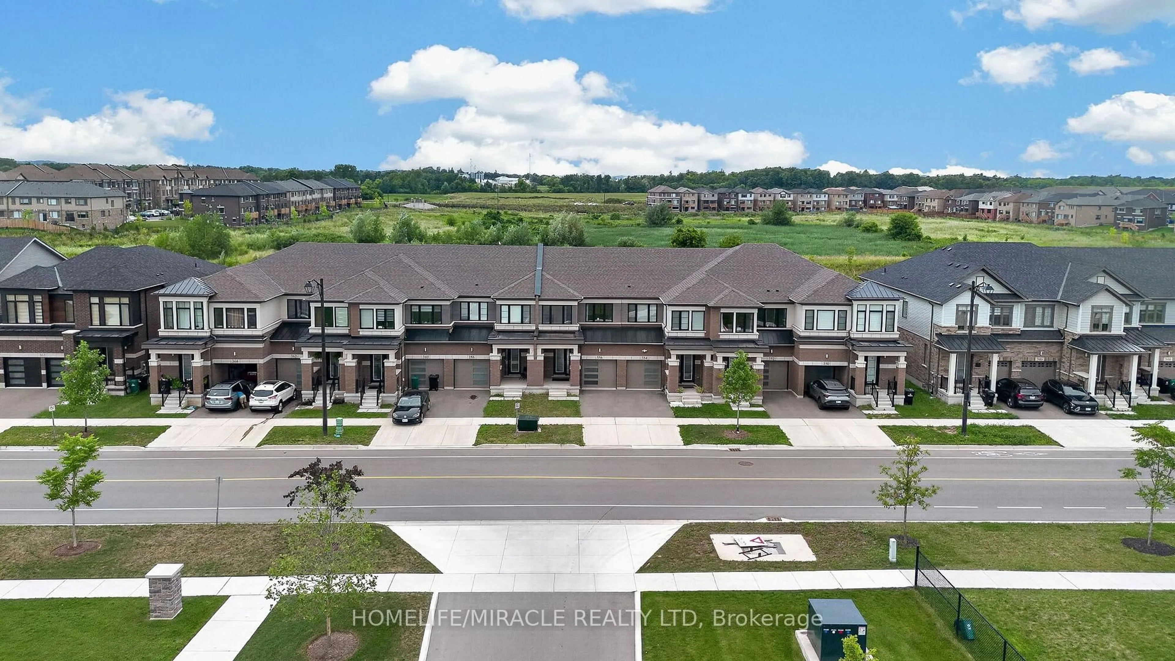 A pic from outside/outdoor area/front of a property/back of a property/a pic from drone, mountain view for 356 Bismark Dr, Cambridge Ontario N1S 0C6