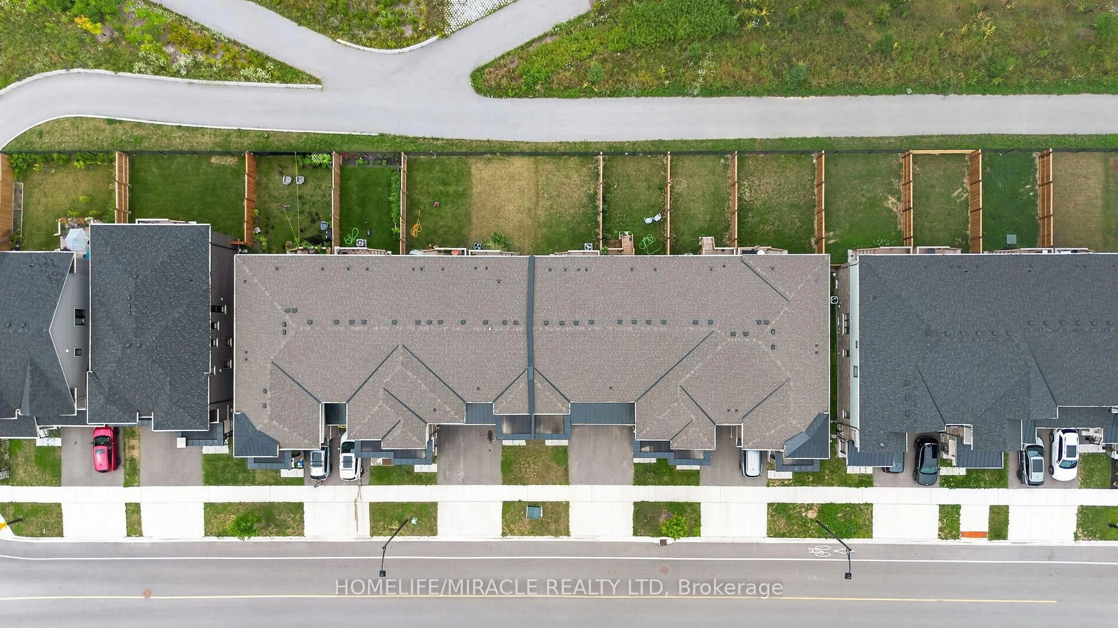 A pic from outside/outdoor area/front of a property/back of a property/a pic from drone, unknown for 356 Bismark Dr, Cambridge Ontario N1S 0C6