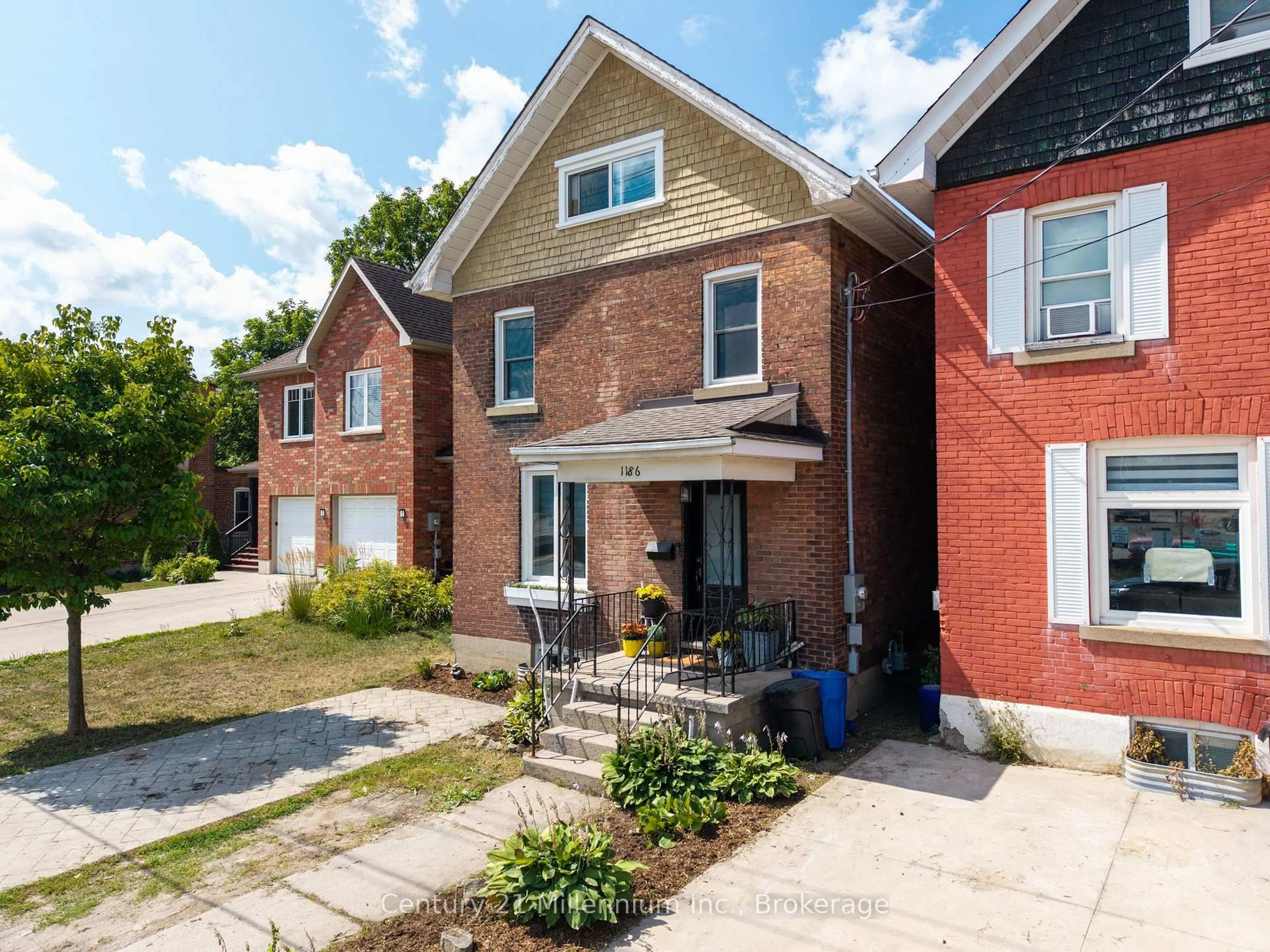 Home with brick exterior material, street for 1186 2nd Ave, Owen Sound Ontario N4K 4N2