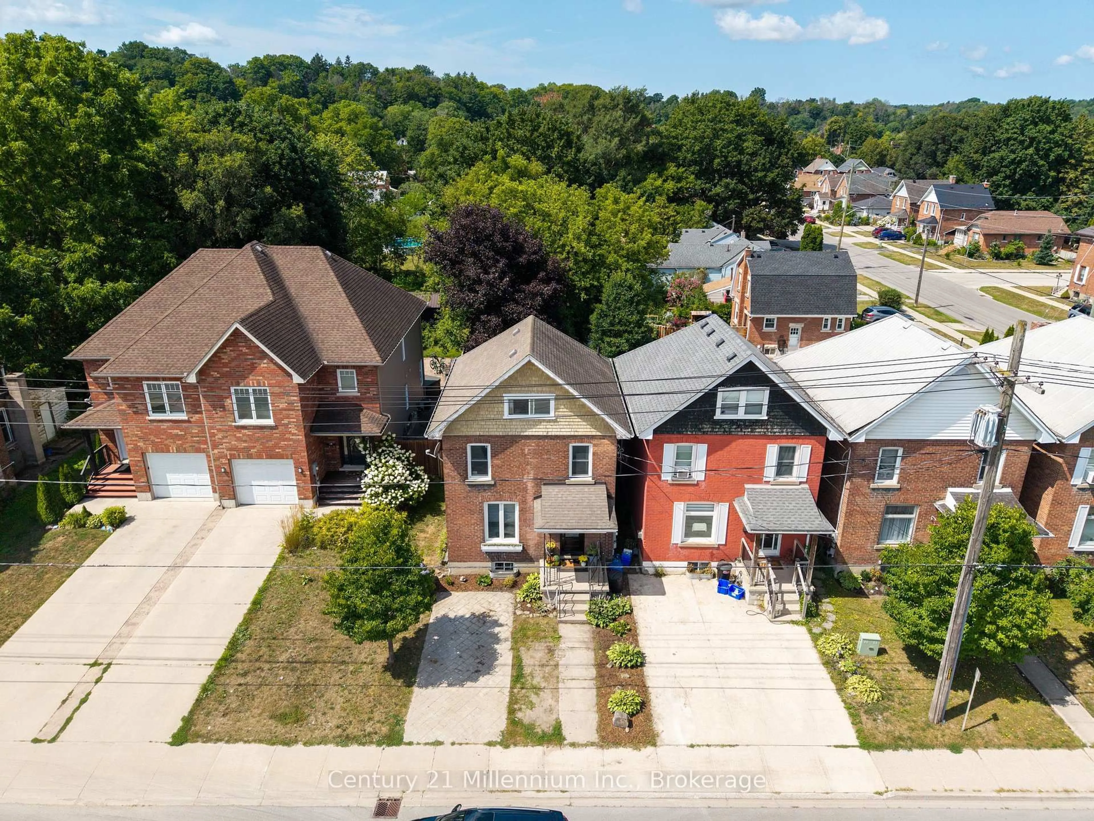 A pic from outside/outdoor area/front of a property/back of a property/a pic from drone, street for 1186 2nd Ave, Owen Sound Ontario N4K 4N2