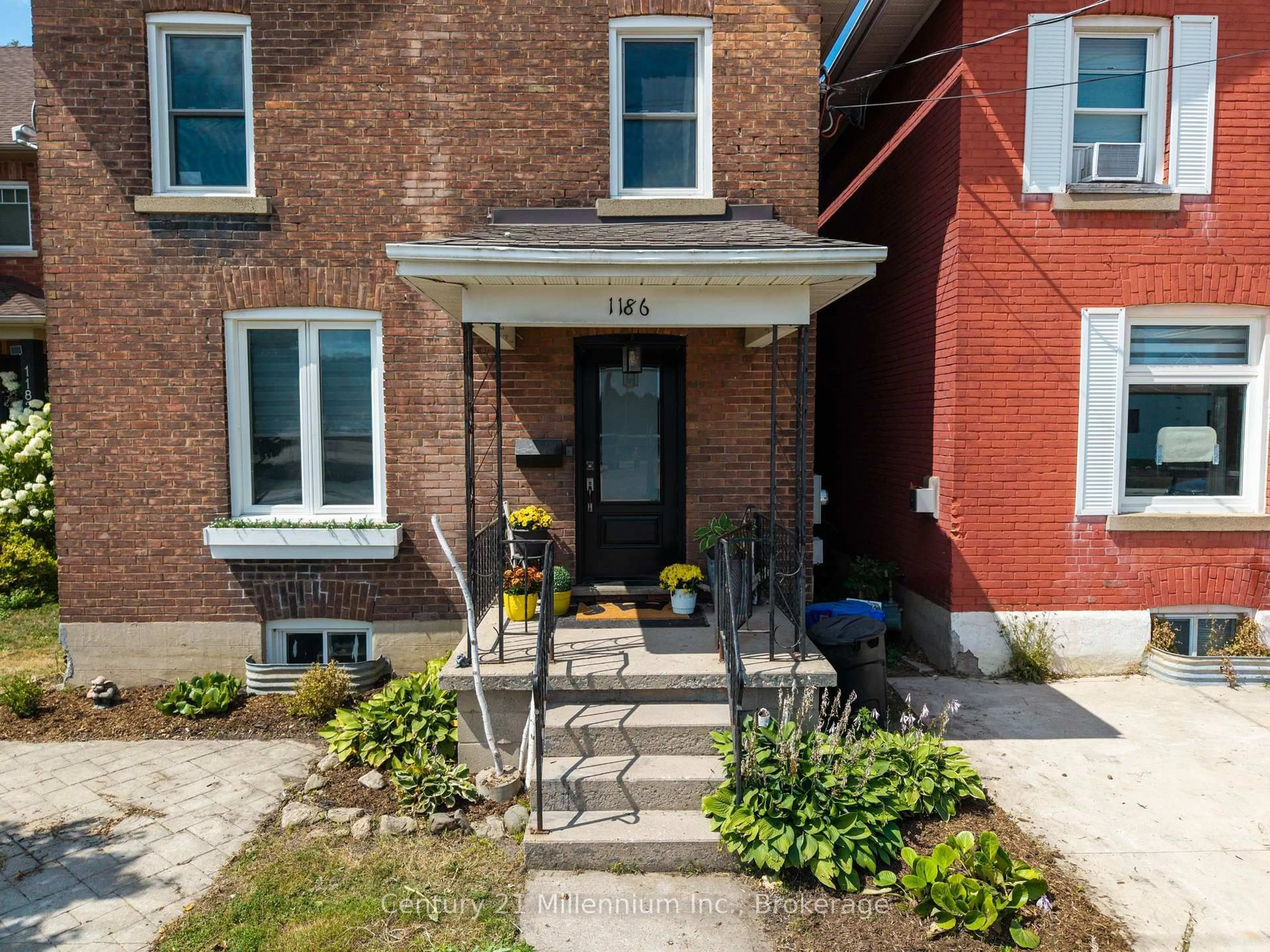 Home with brick exterior material, street for 1186 2nd Ave, Owen Sound Ontario N4K 4N2