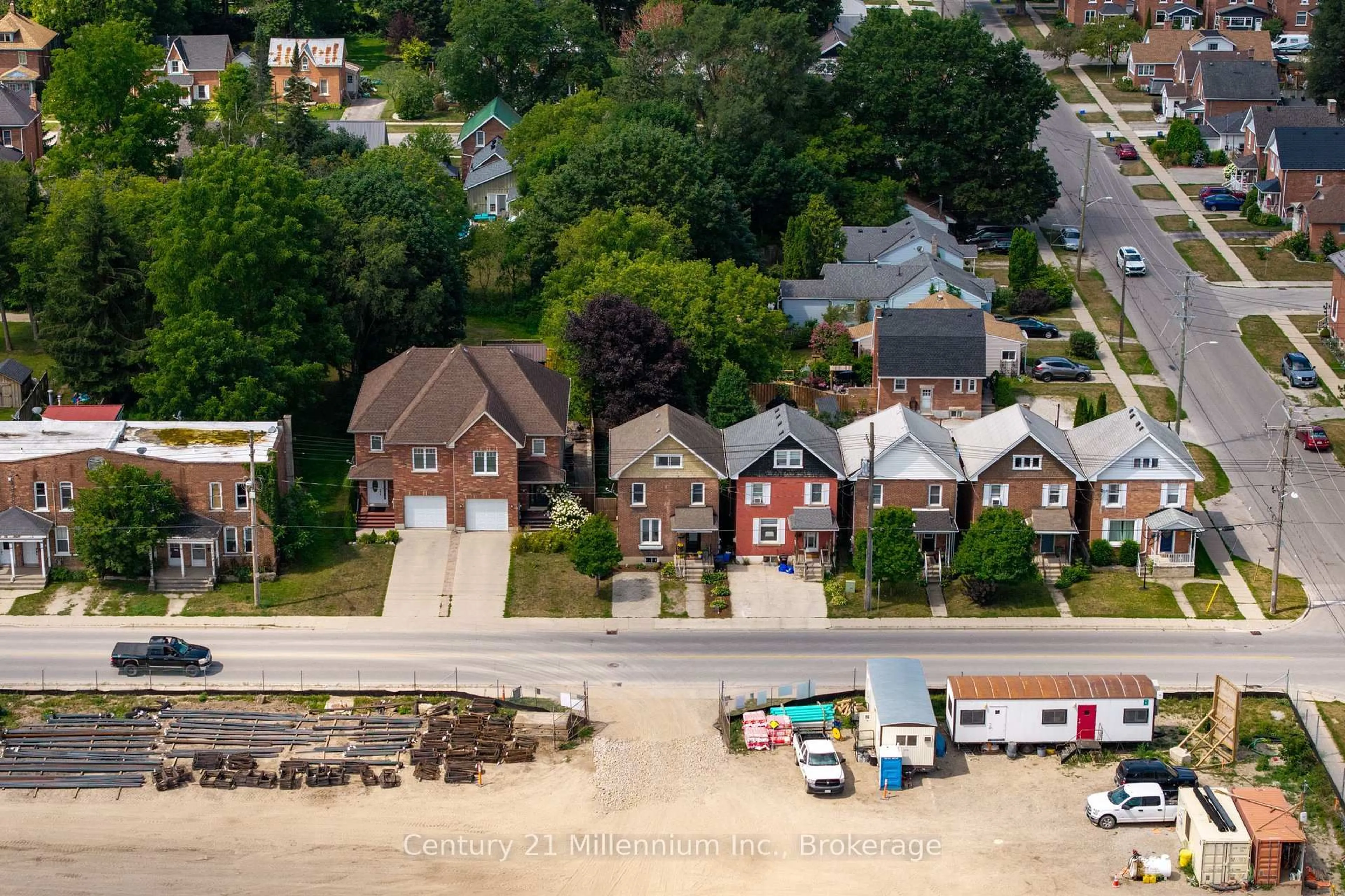 A pic from outside/outdoor area/front of a property/back of a property/a pic from drone, street for 1186 2nd Ave, Owen Sound Ontario N4K 4N2