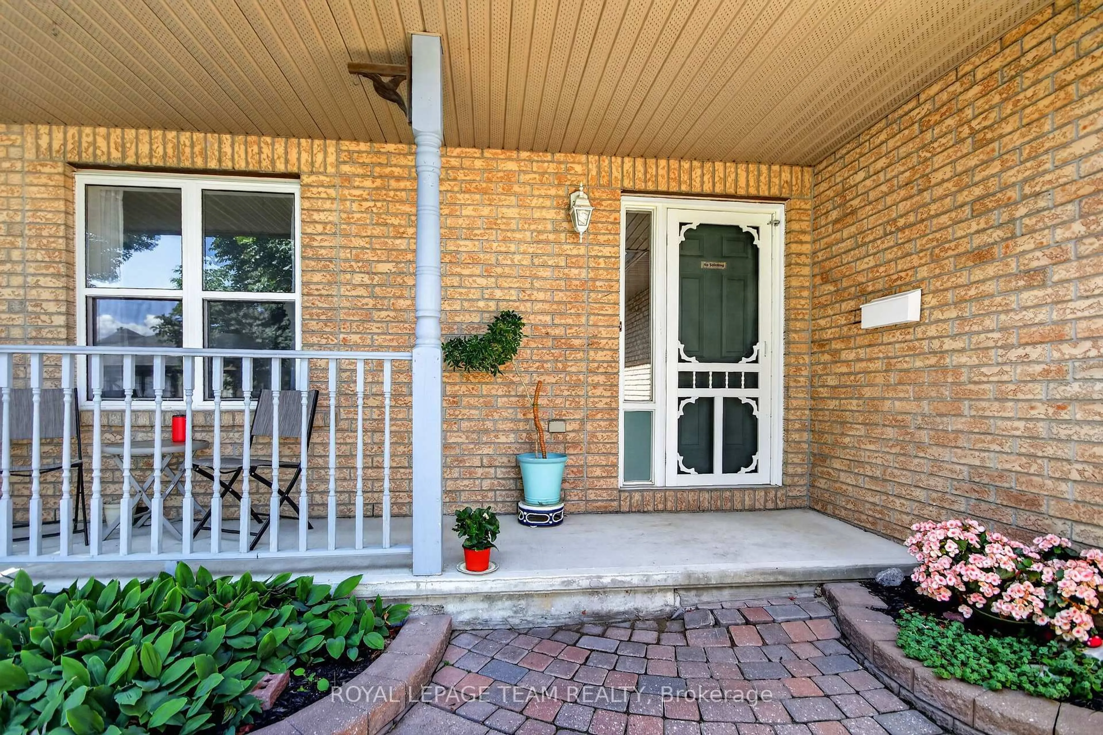 Indoor entryway for 46 Mika St, Ottawa Ontario K2S 1K6