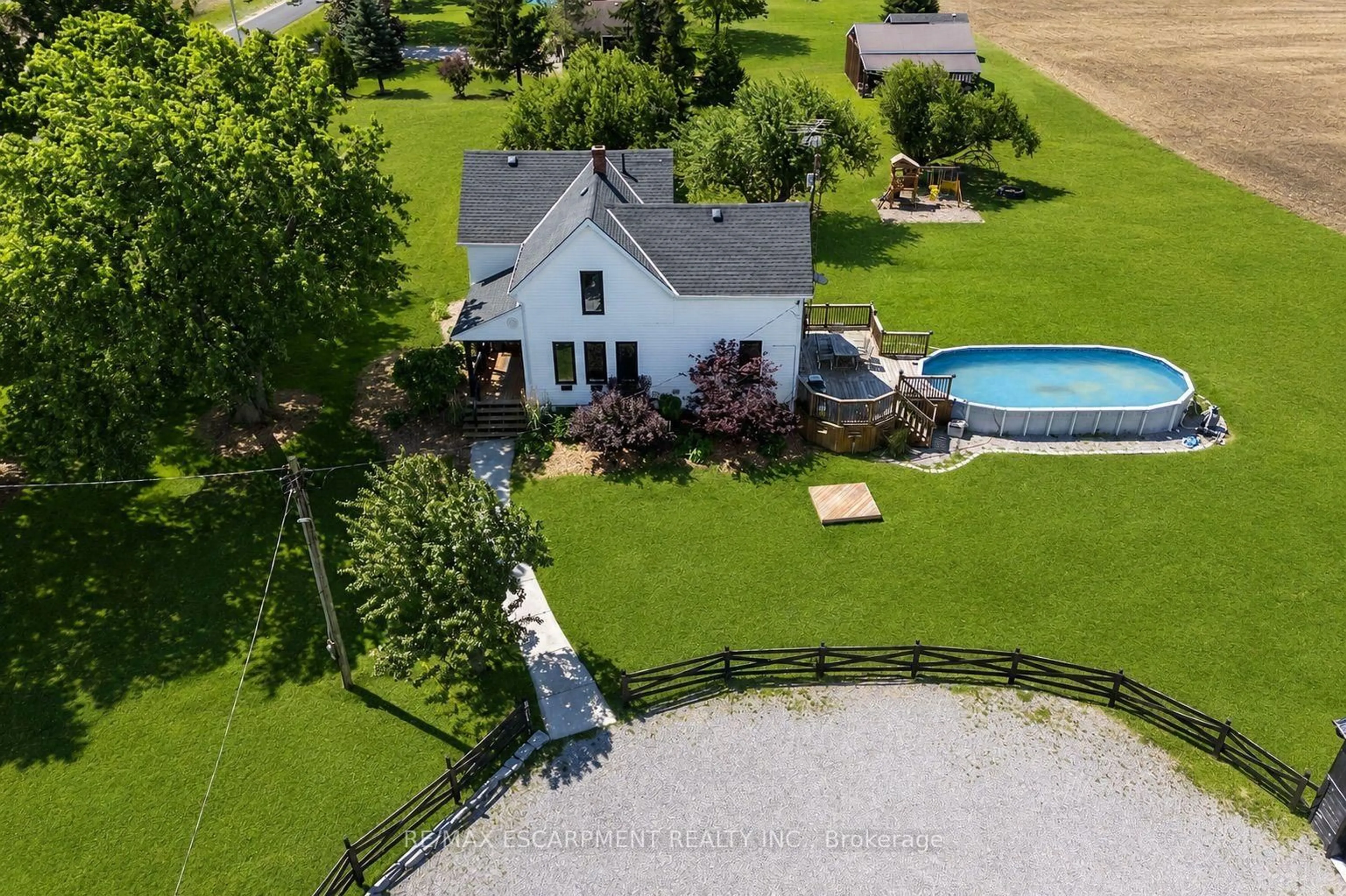 A pic from outside/outdoor area/front of a property/back of a property/a pic from drone, water/lake/river/ocean view for 110 Cream St, Pelham Ontario L0S 1C0