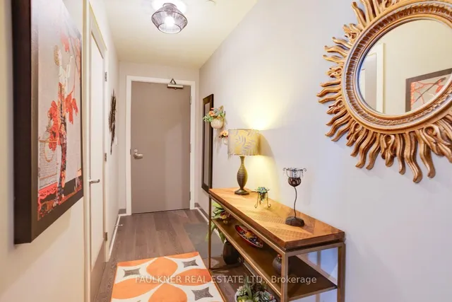 530 De Mazenod Ave #413, Ottawa 3