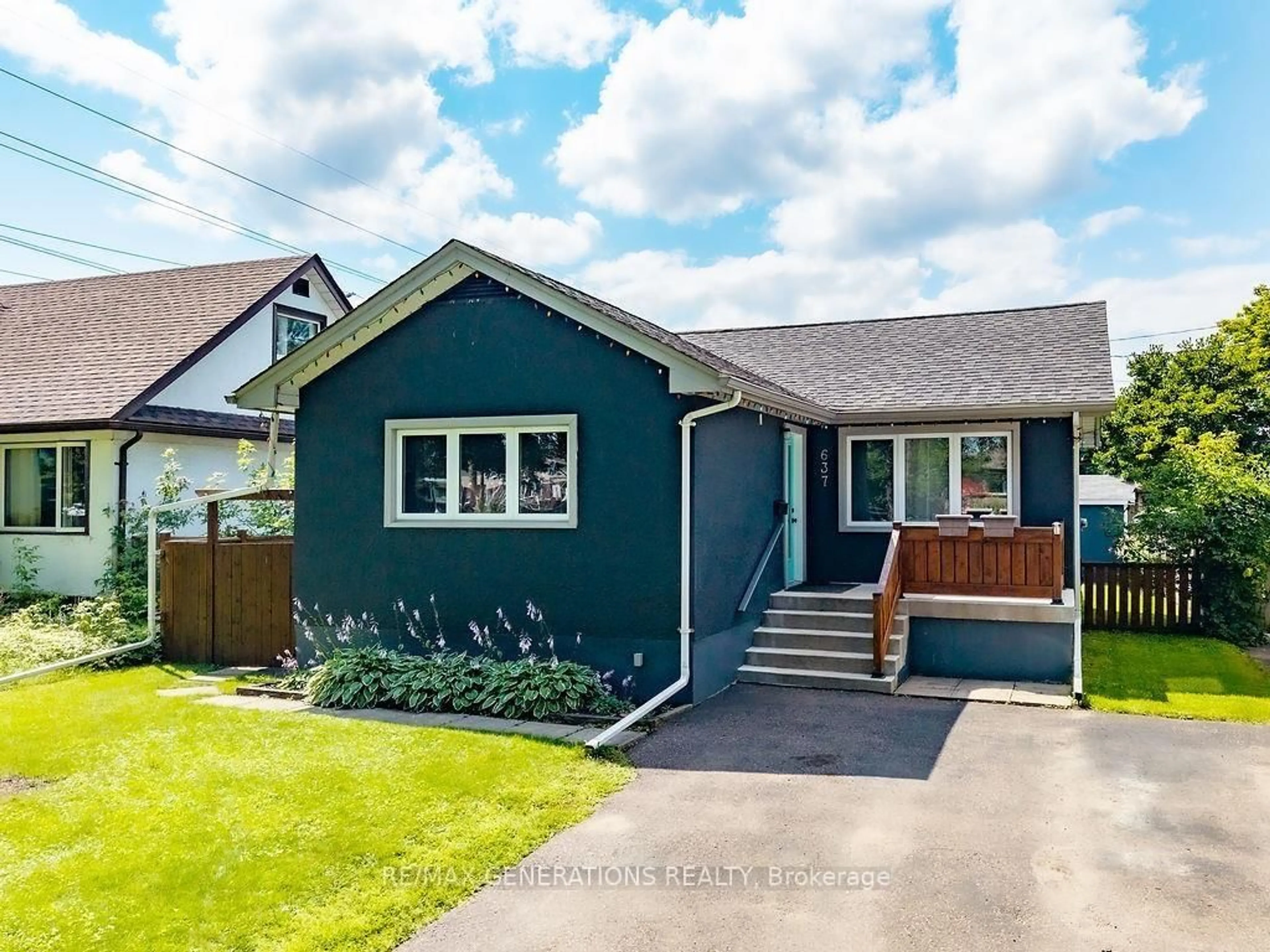 Home with vinyl exterior material, street for 637 Hyde Park Ave, Thunder Bay Ontario P7E 1Y4