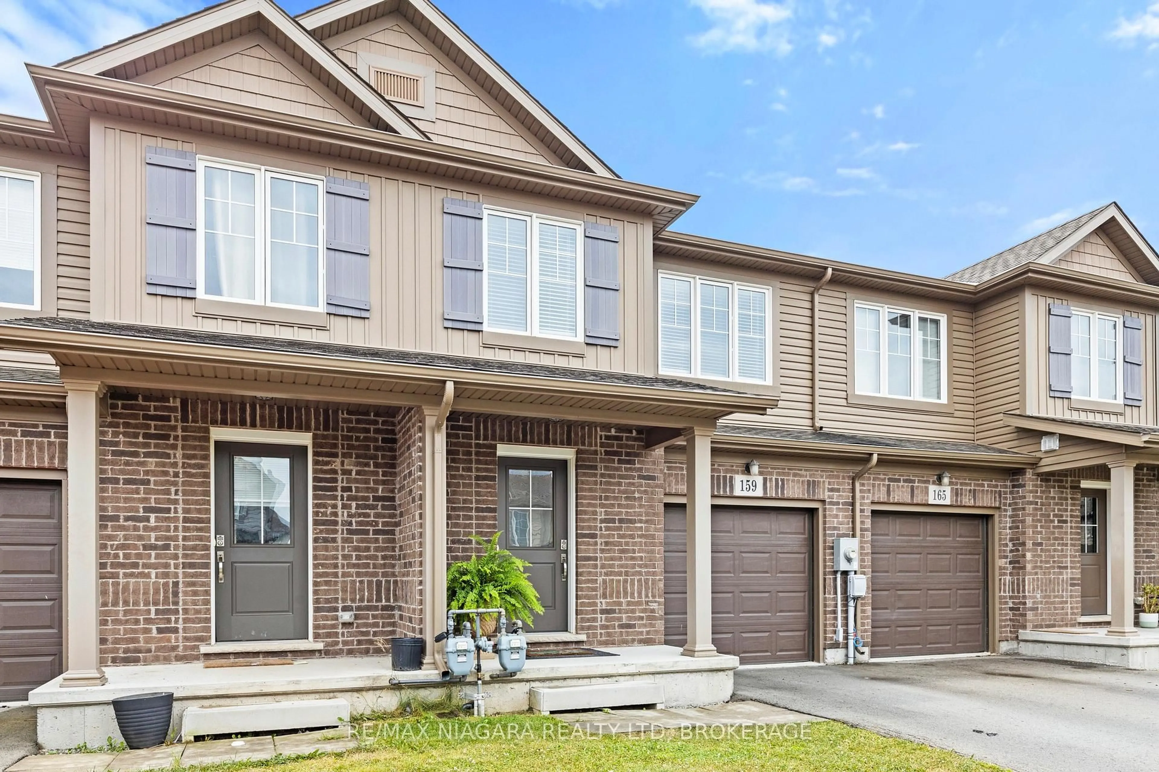 Home with brick exterior material, street for 159 Heron St, Welland Ontario L3C 0G8