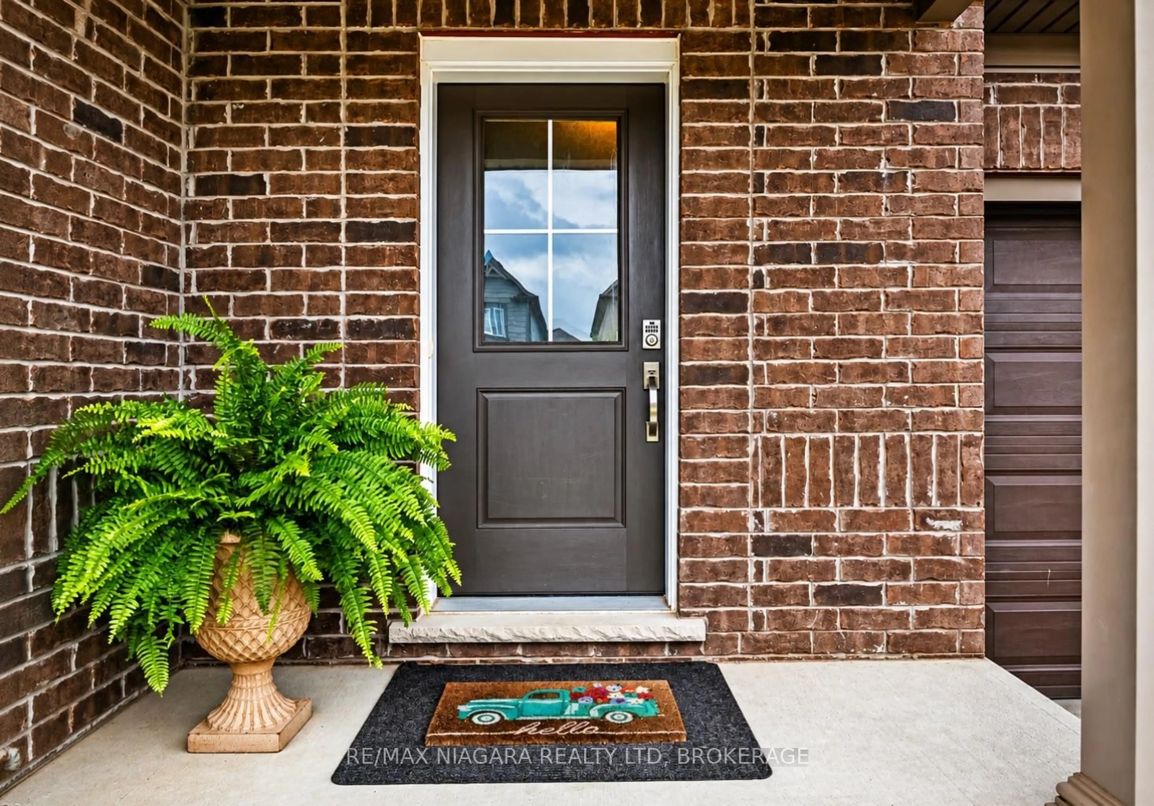 Indoor entryway for 159 Heron St, Welland Ontario L3C 0G8