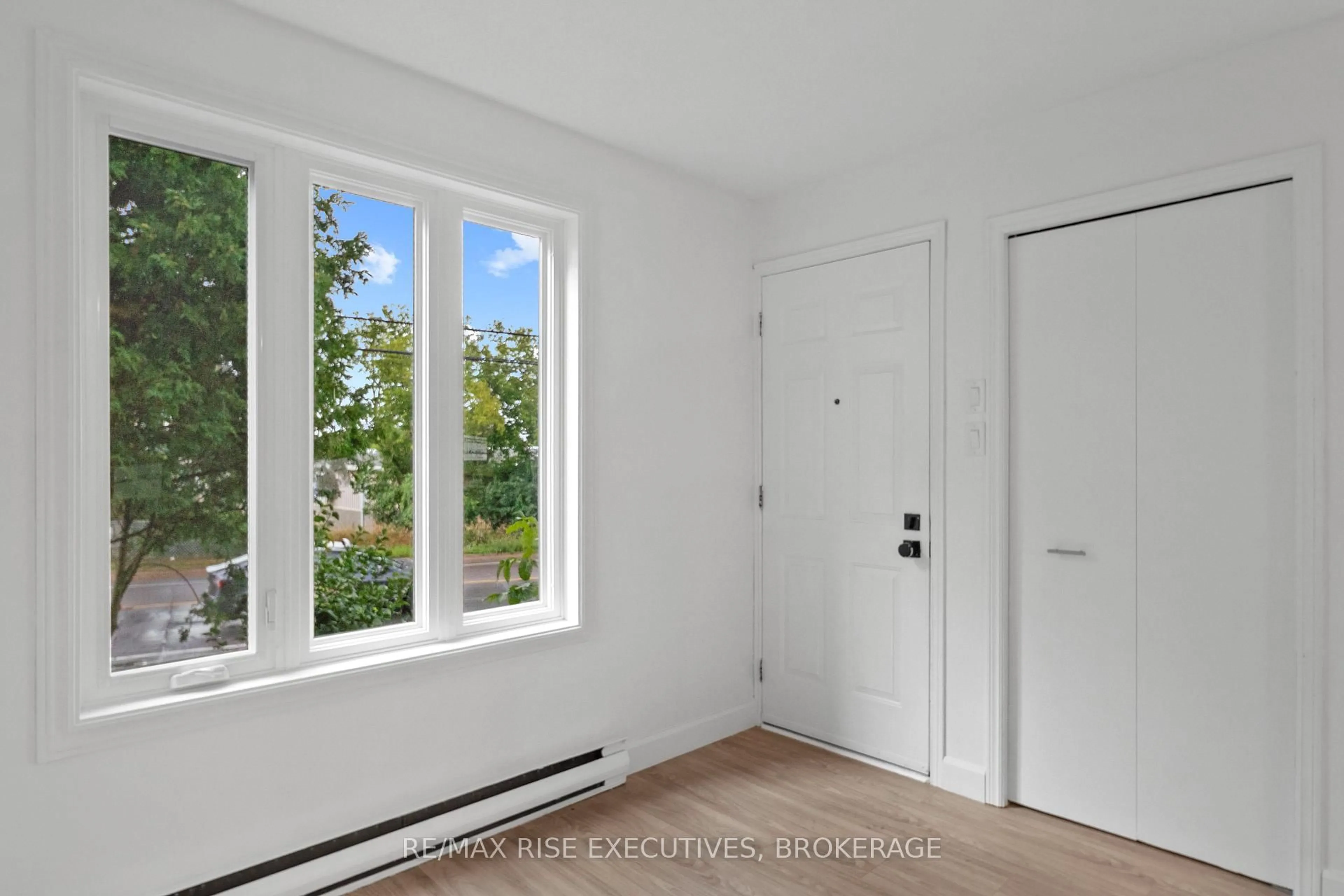 Indoor entryway for 426 Montreal St, Kingston Ontario K7K 3H7