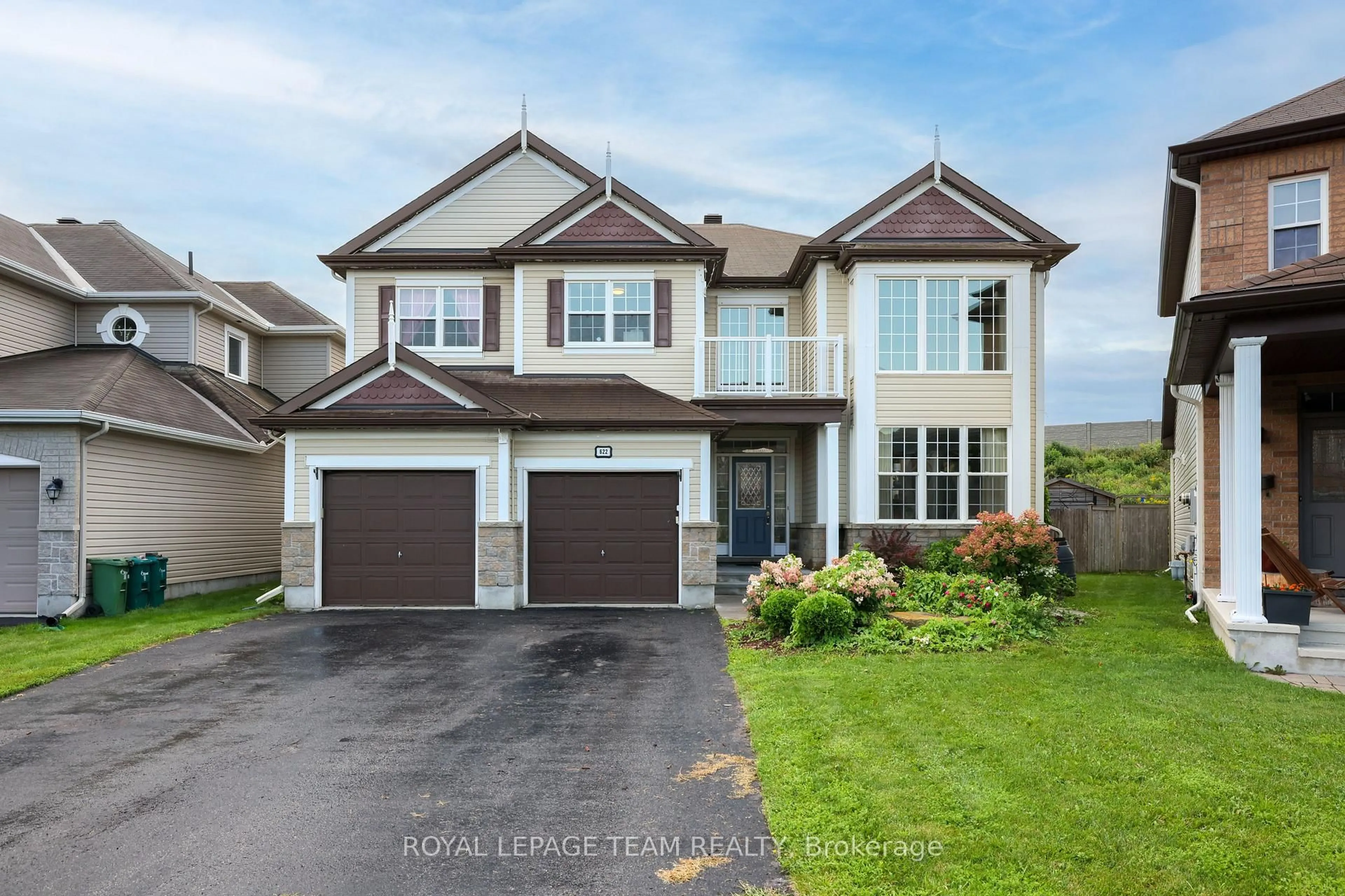 Home with vinyl exterior material, street for 622 Anjana Circ, Ottawa Ontario K2J 0E1