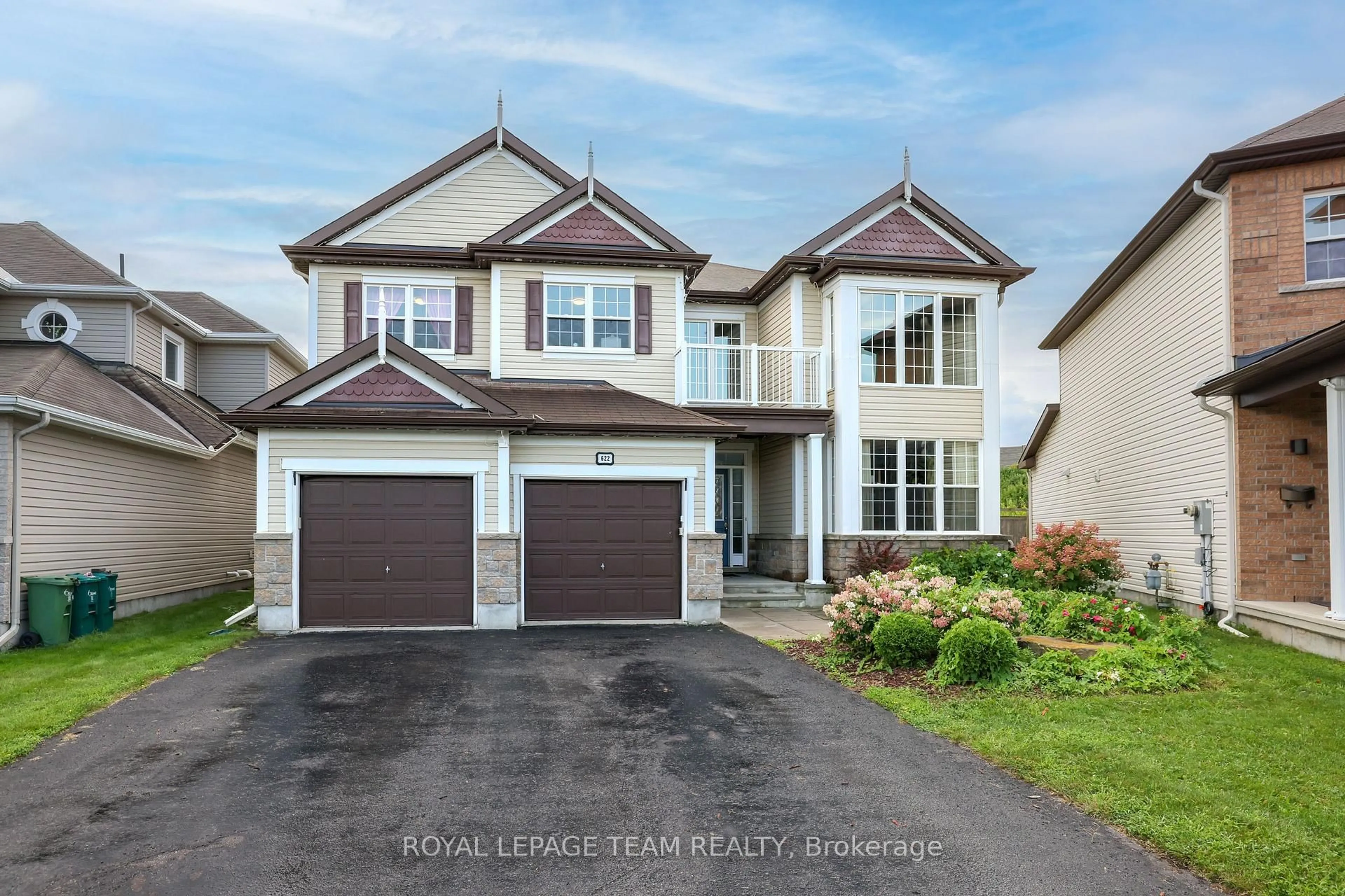 Home with vinyl exterior material, street for 622 Anjana Circ, Ottawa Ontario K2J 0E1