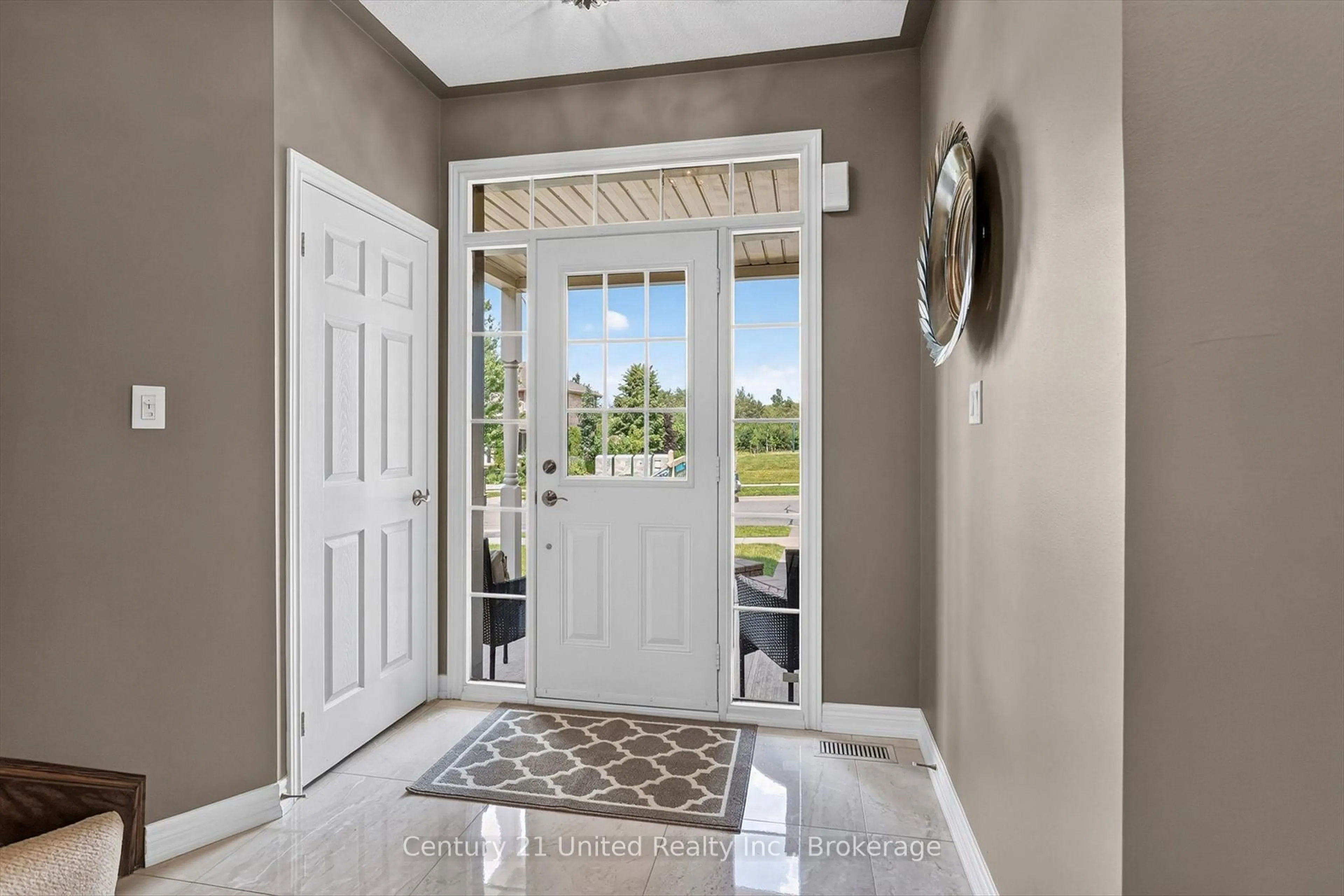 Indoor entryway for 1184 Scollard Dr, Peterborough Ontario K9H 0A8