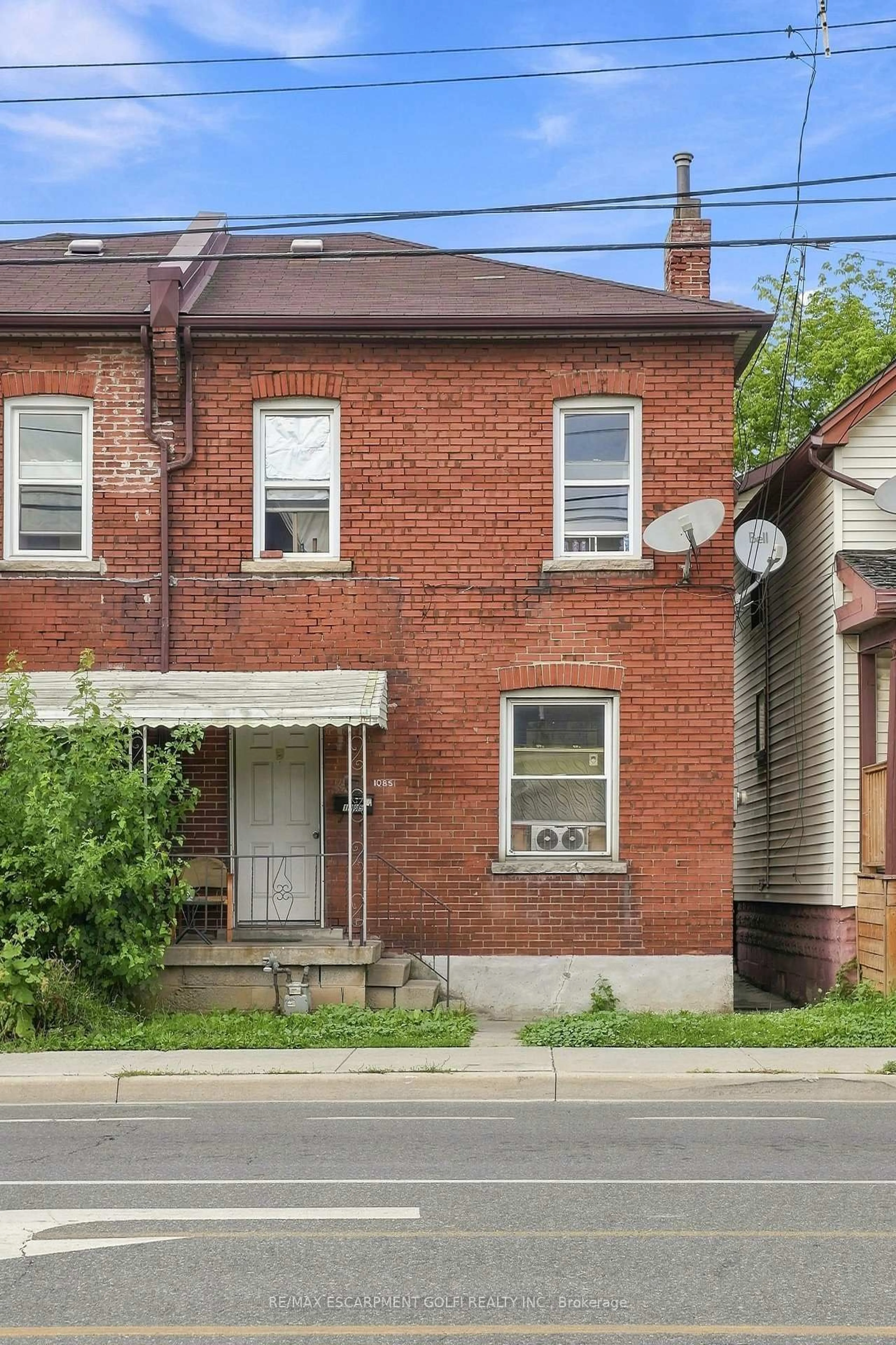 Home with brick exterior material, street for 1085 CANNON St, Hamilton Ontario L8L 2J3