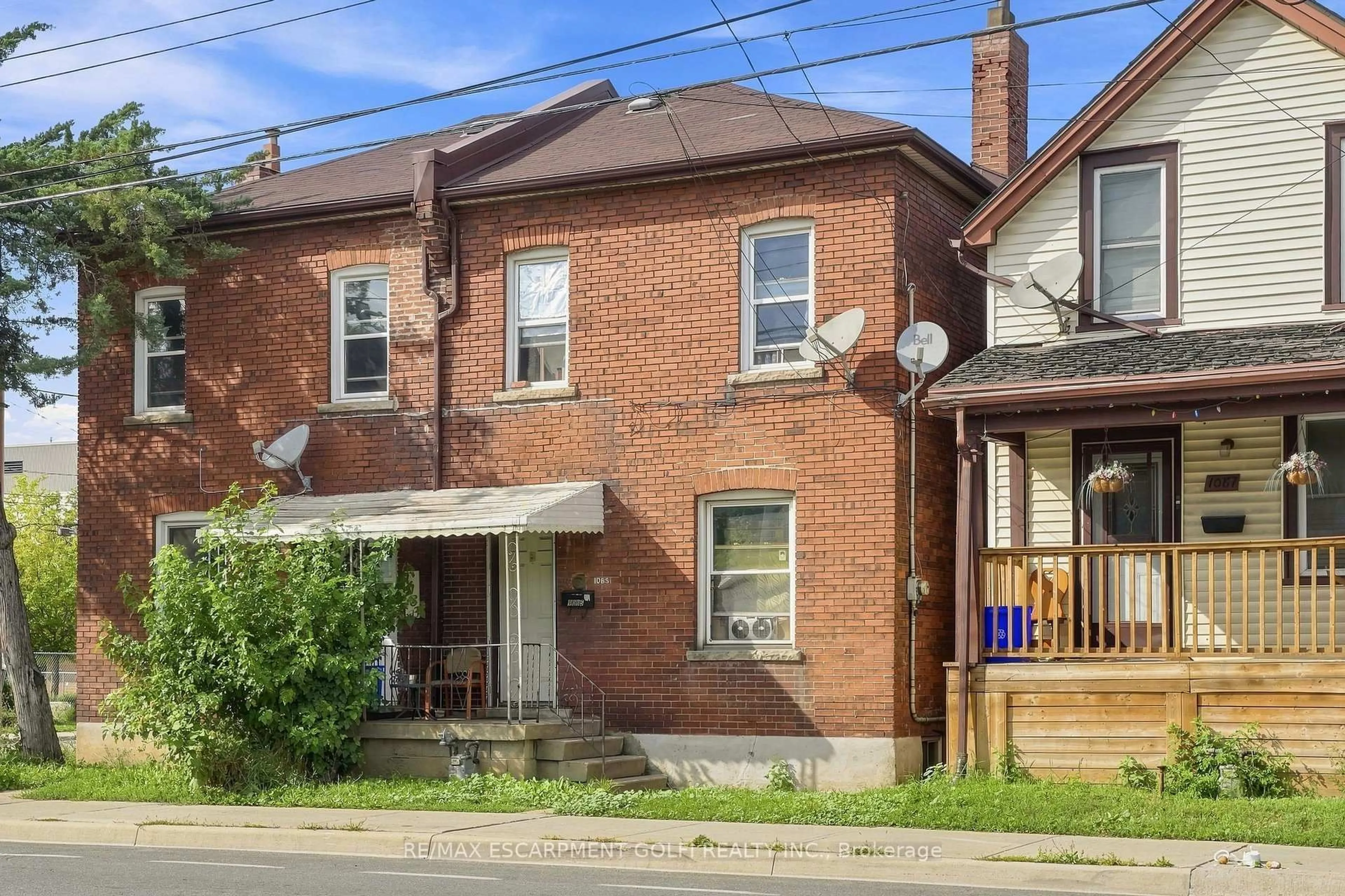 Home with brick exterior material, street for 1085 CANNON St, Hamilton Ontario L8L 2J3