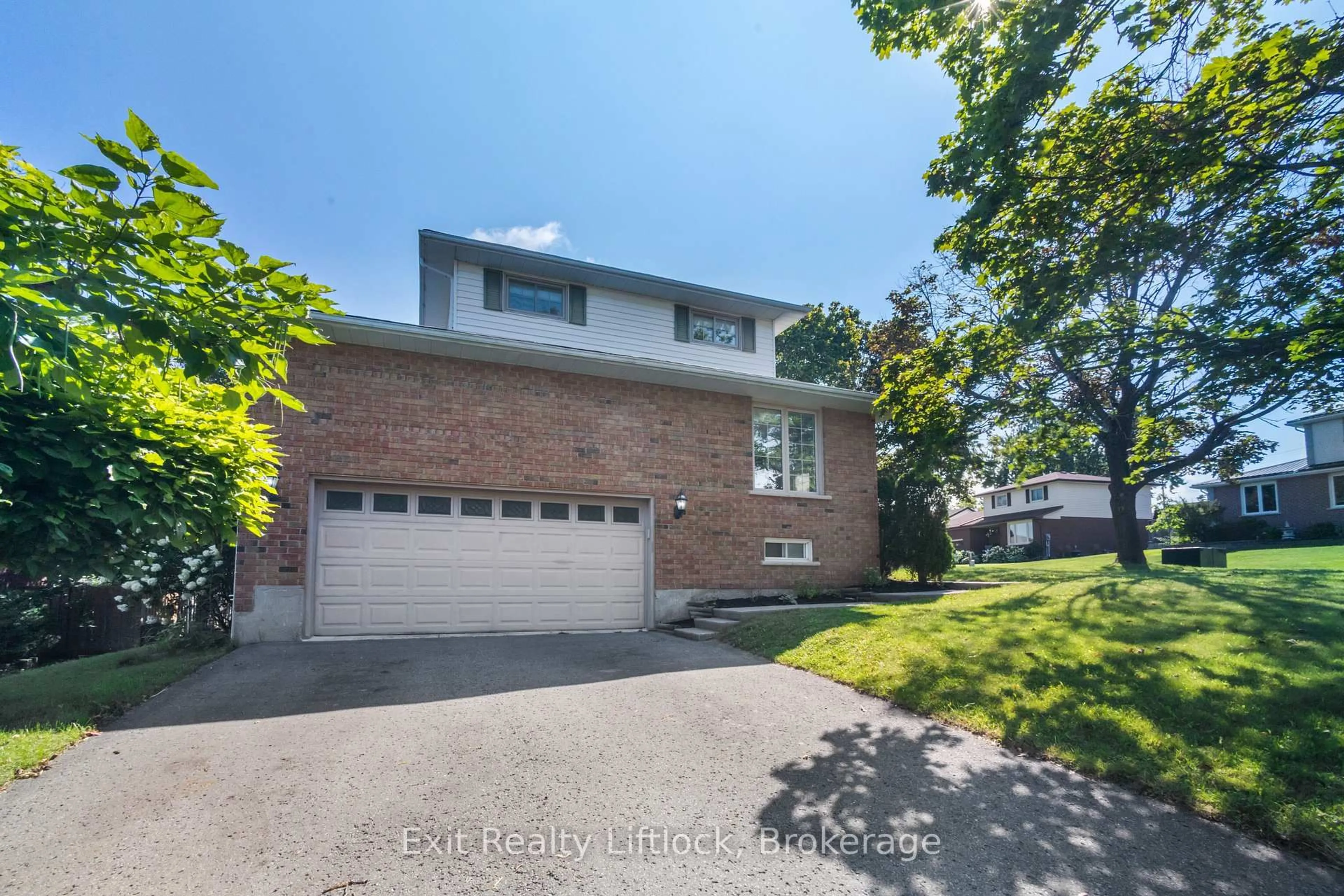 Home with brick exterior material, street for 958 Smithside Crt, Peterborough Ontario K9J 8E2