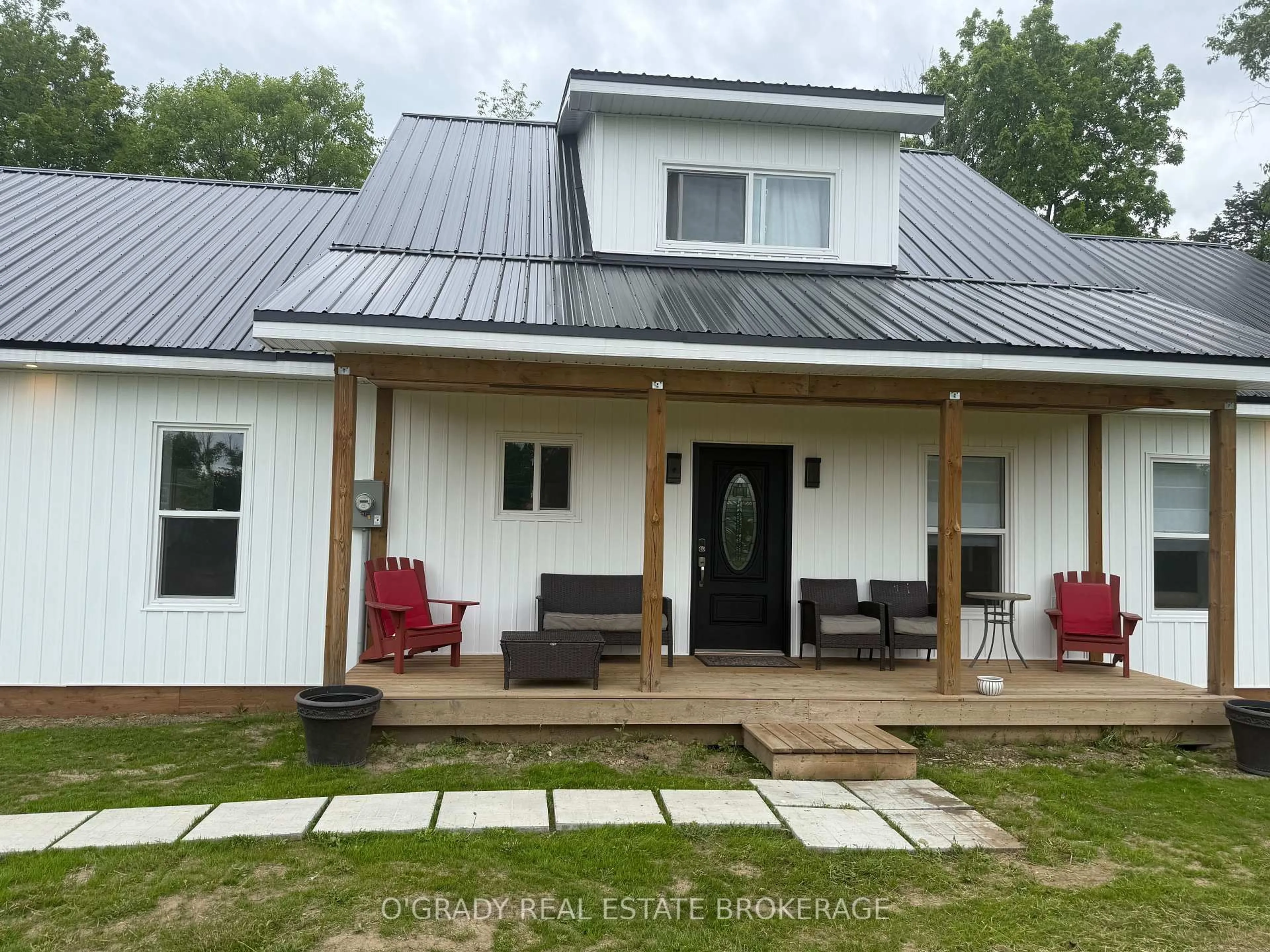 A pic from outside/outdoor area/front of a property/back of a property/a pic from drone, unknown for 94 Caintown Rd, Front of Yonge Ontario K0E 1R0