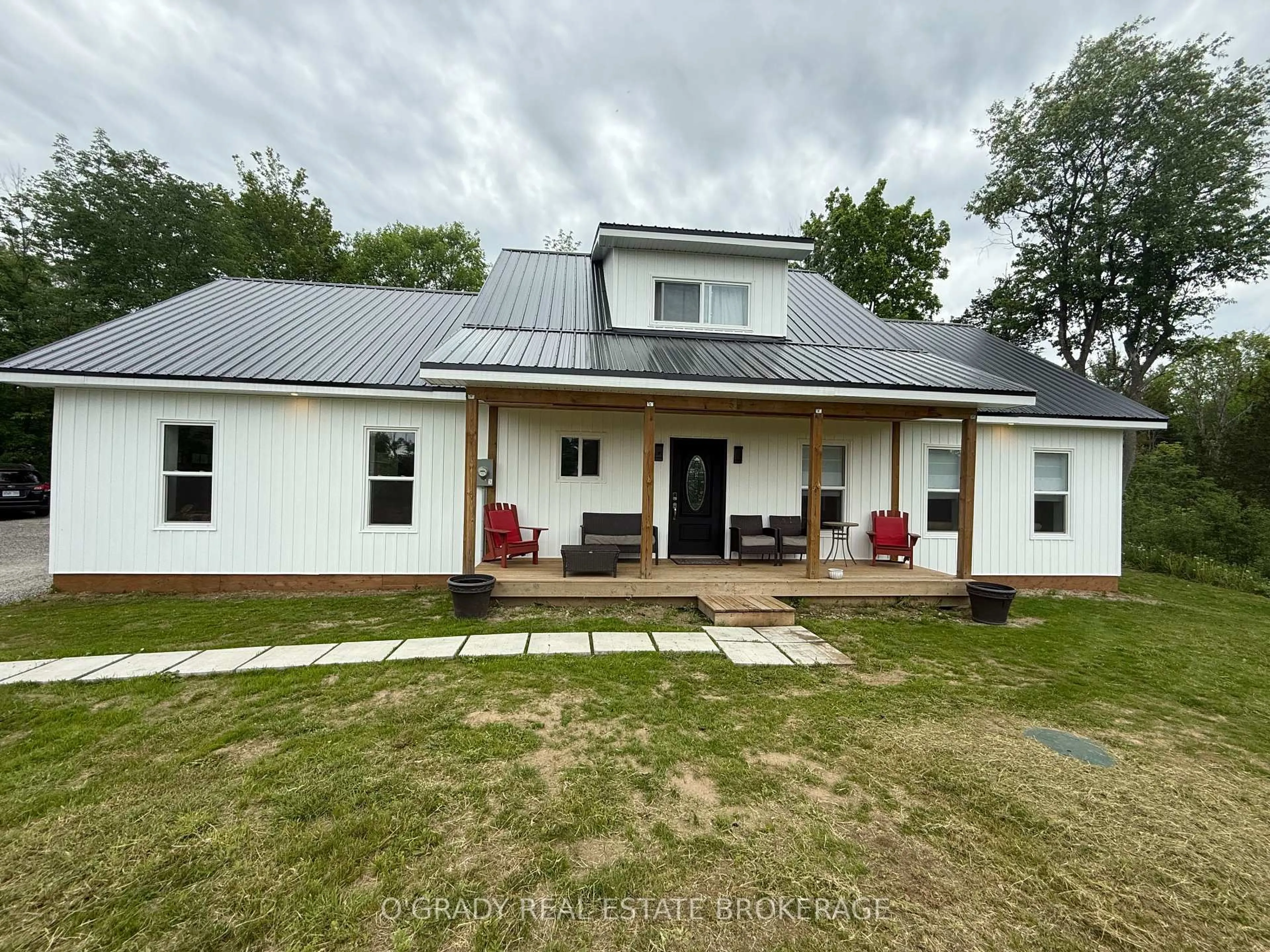 A pic from outside/outdoor area/front of a property/back of a property/a pic from drone, building for 94 Caintown Rd, Front of Yonge Ontario K0E 1R0