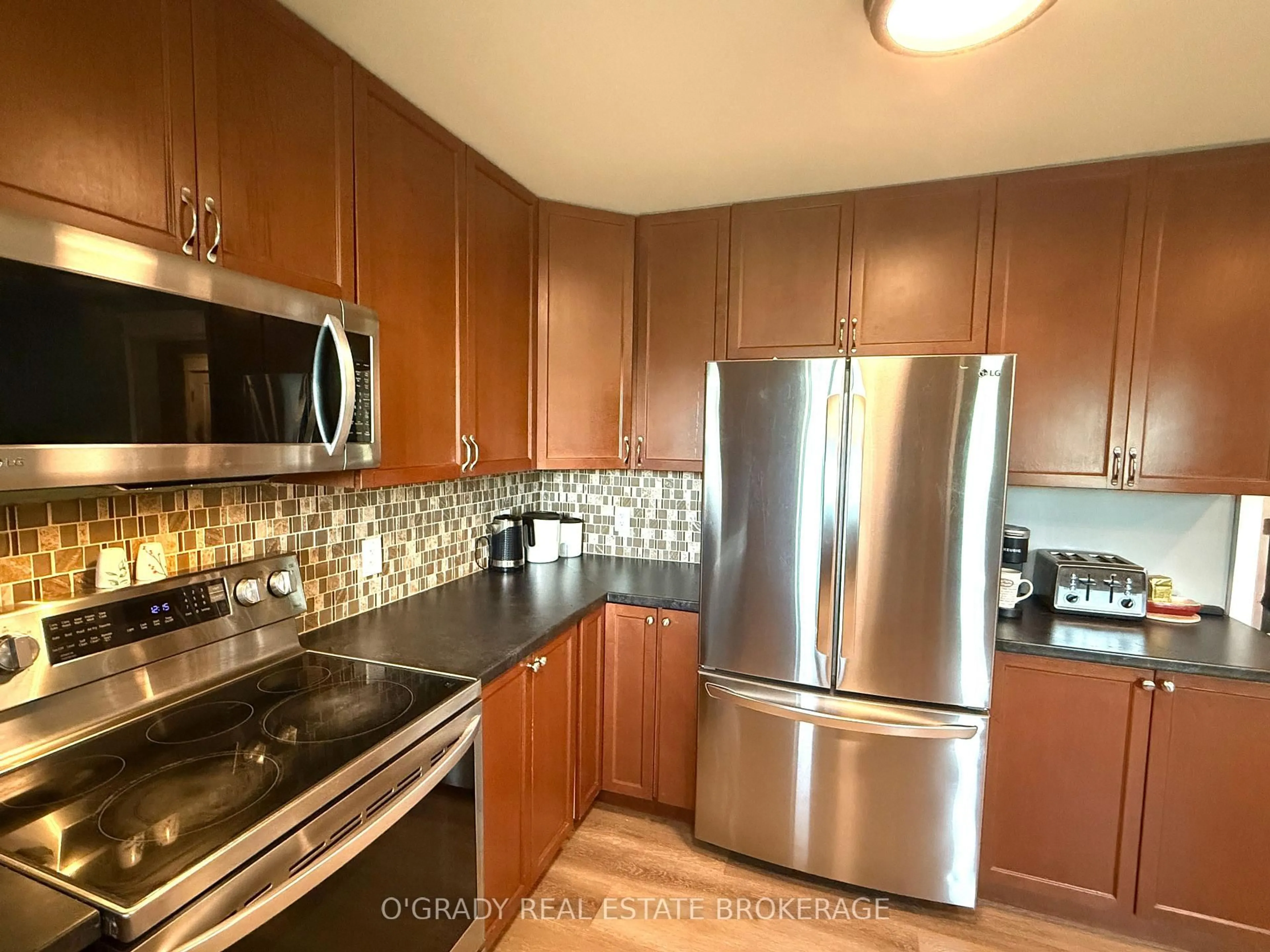 Standard kitchen, ceramic/tile floor for 94 Caintown Rd, Front of Yonge Ontario K0E 1R0