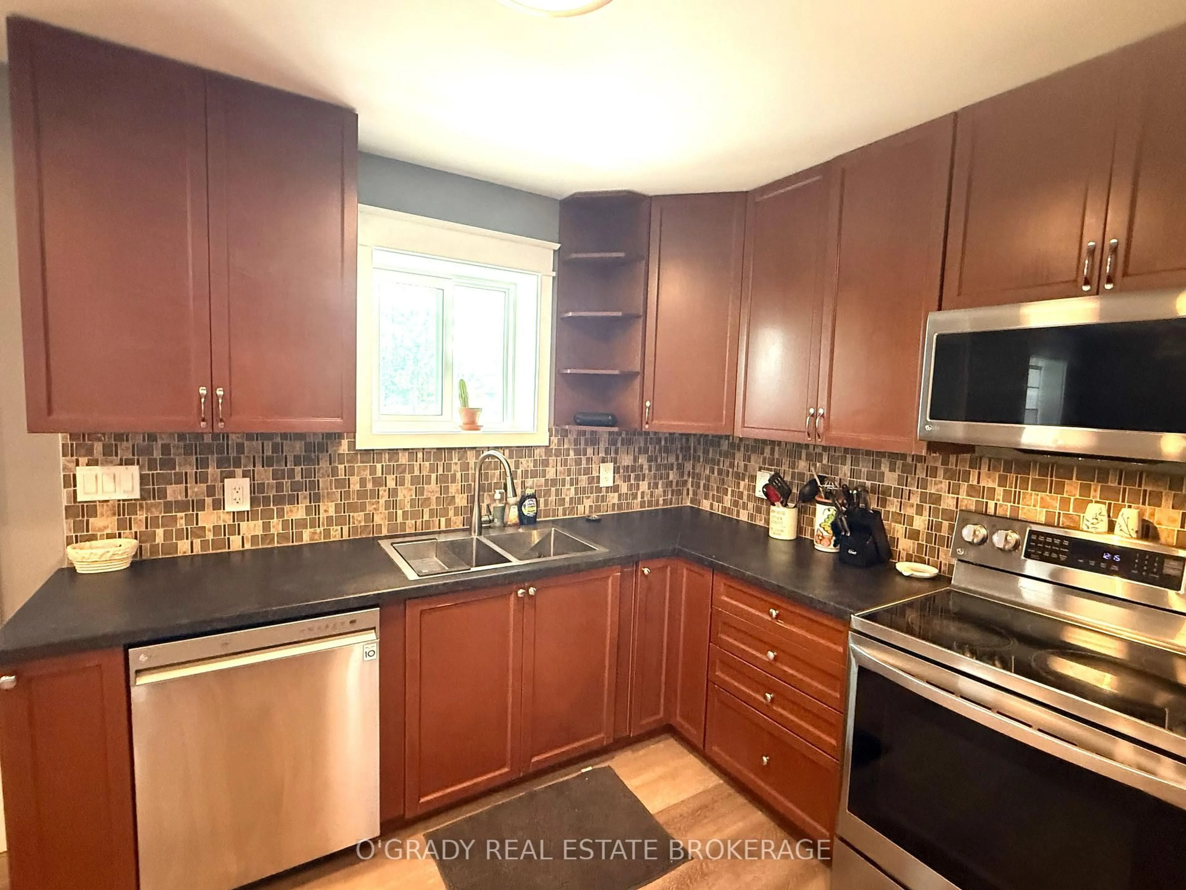 Standard kitchen, unknown for 94 Caintown Rd, Front of Yonge Ontario K0E 1R0