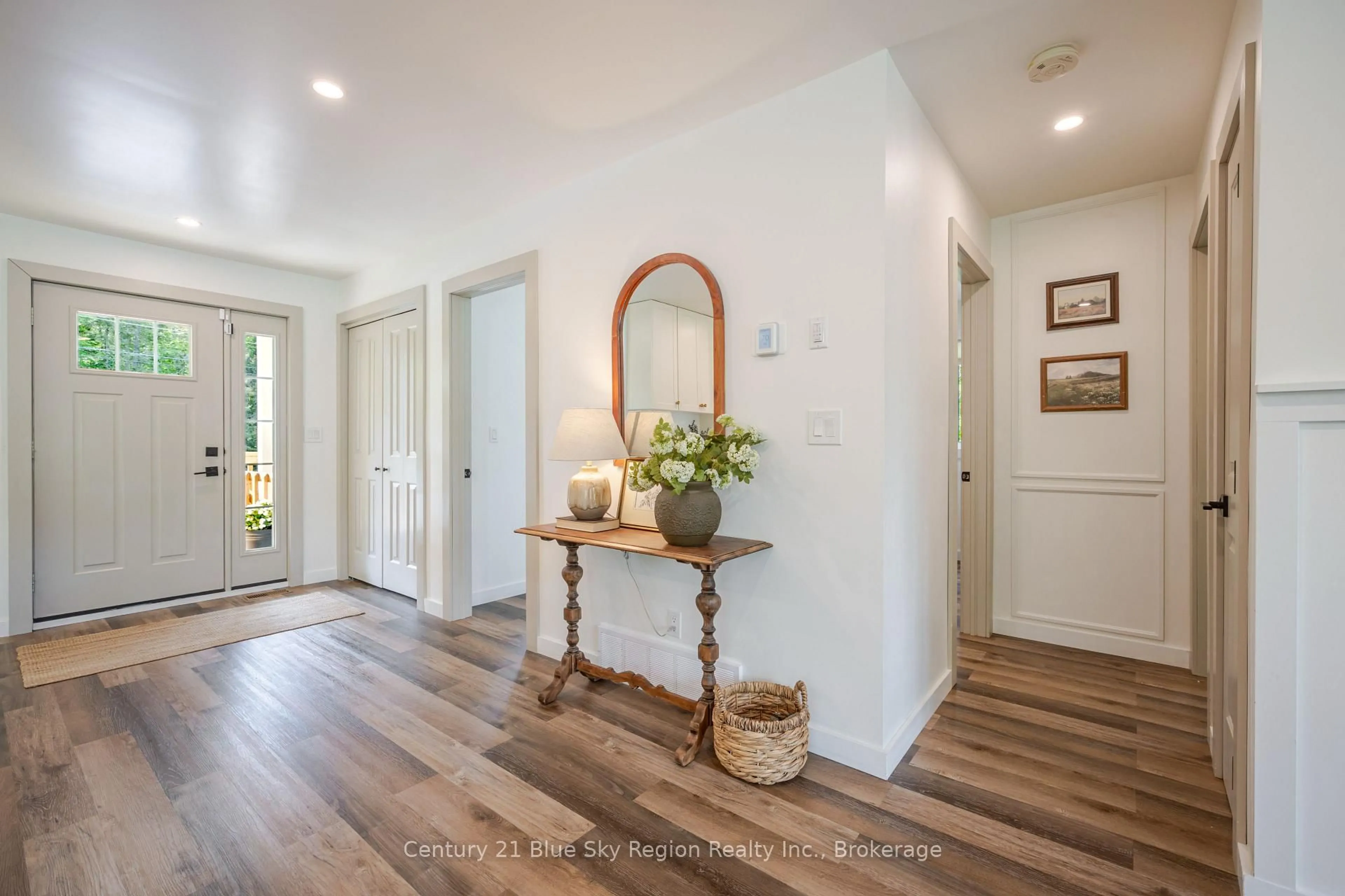 Indoor entryway for 25 Astor St, East Ferris Ontario P0H 1B0