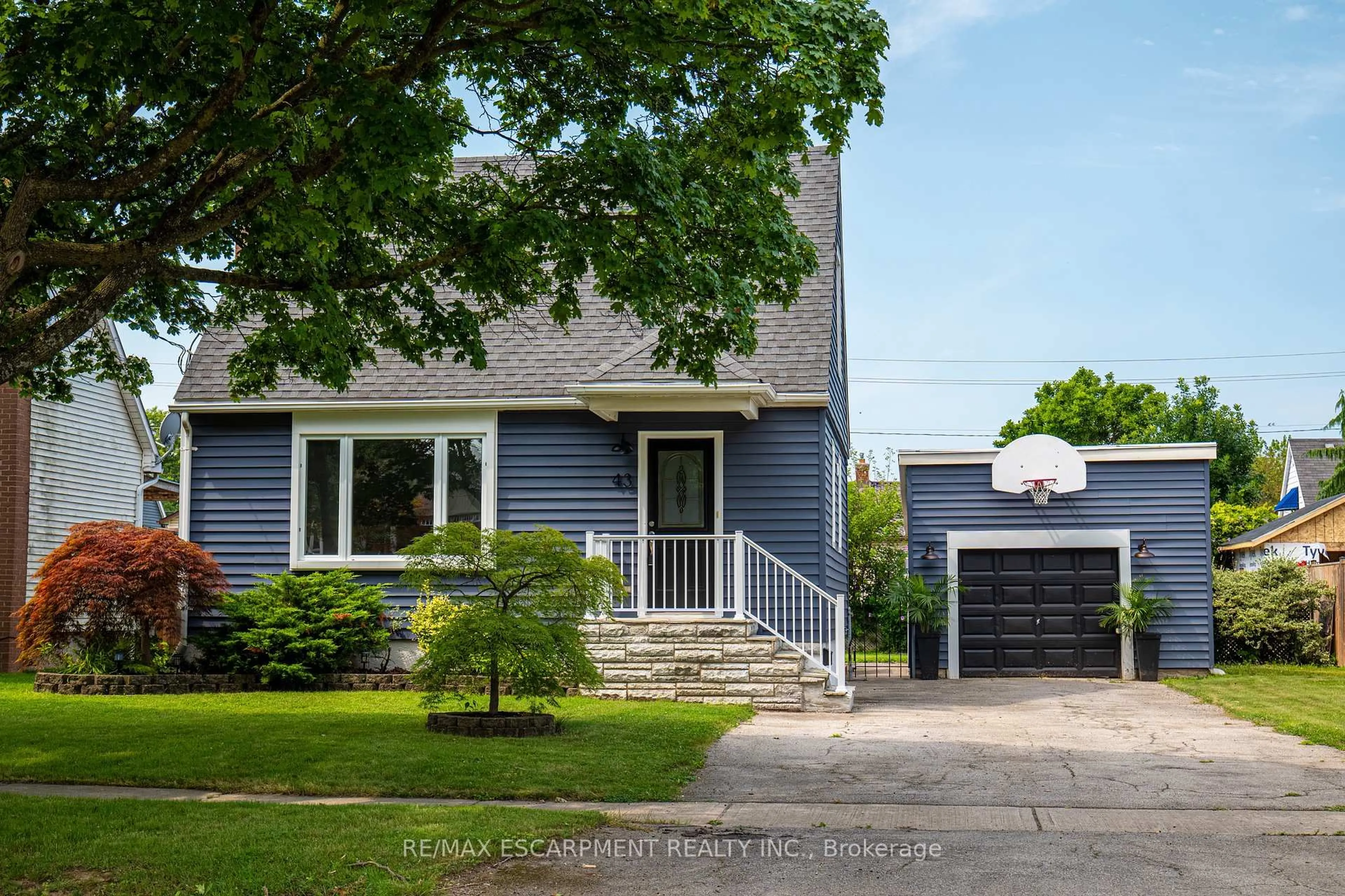 Home with vinyl exterior material, street for 43 Ghent St, St. Catharines Ontario L2M 2C6