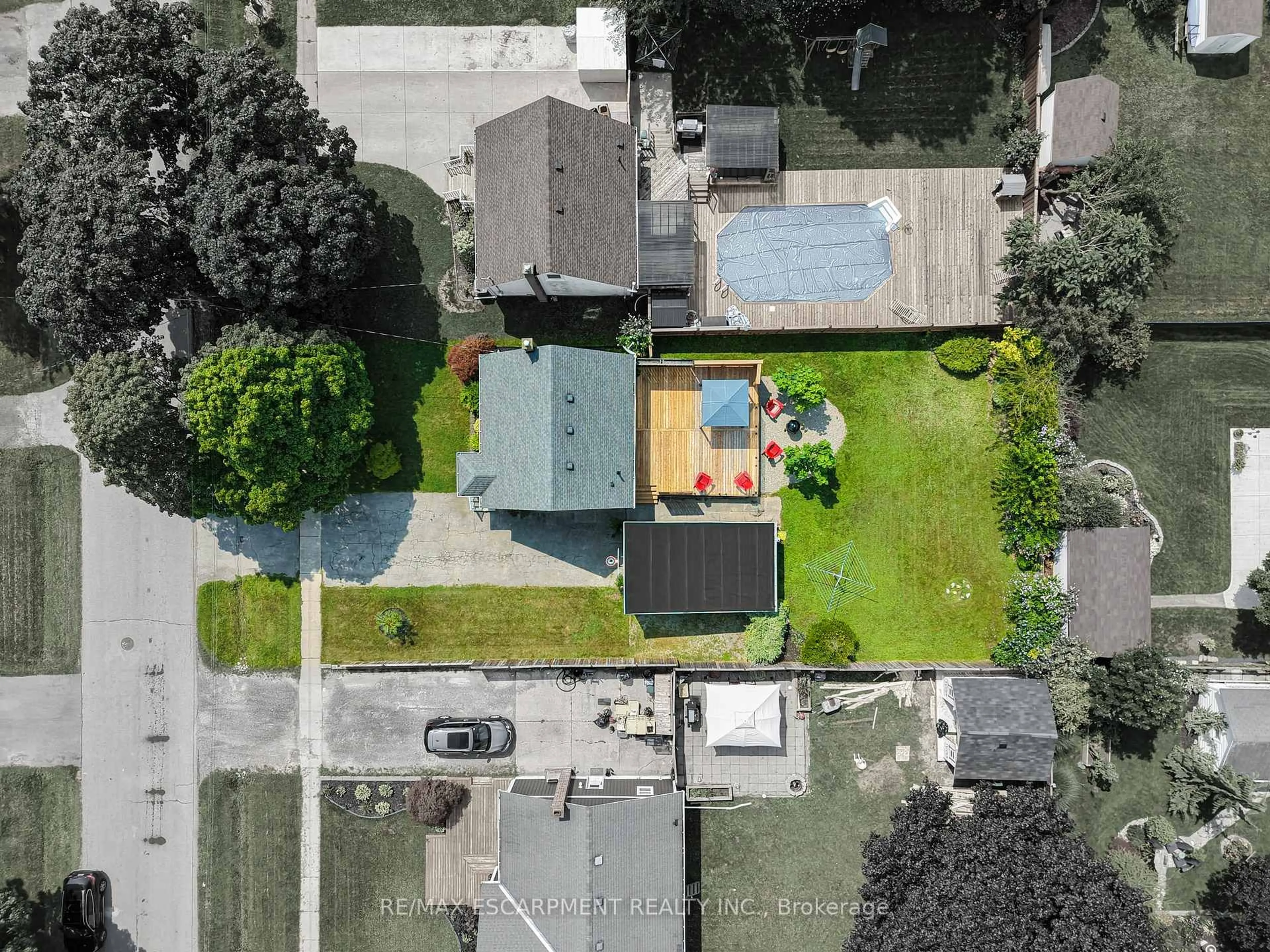 A pic from outside/outdoor area/front of a property/back of a property/a pic from drone, street for 43 Ghent St, St. Catharines Ontario L2M 2C6