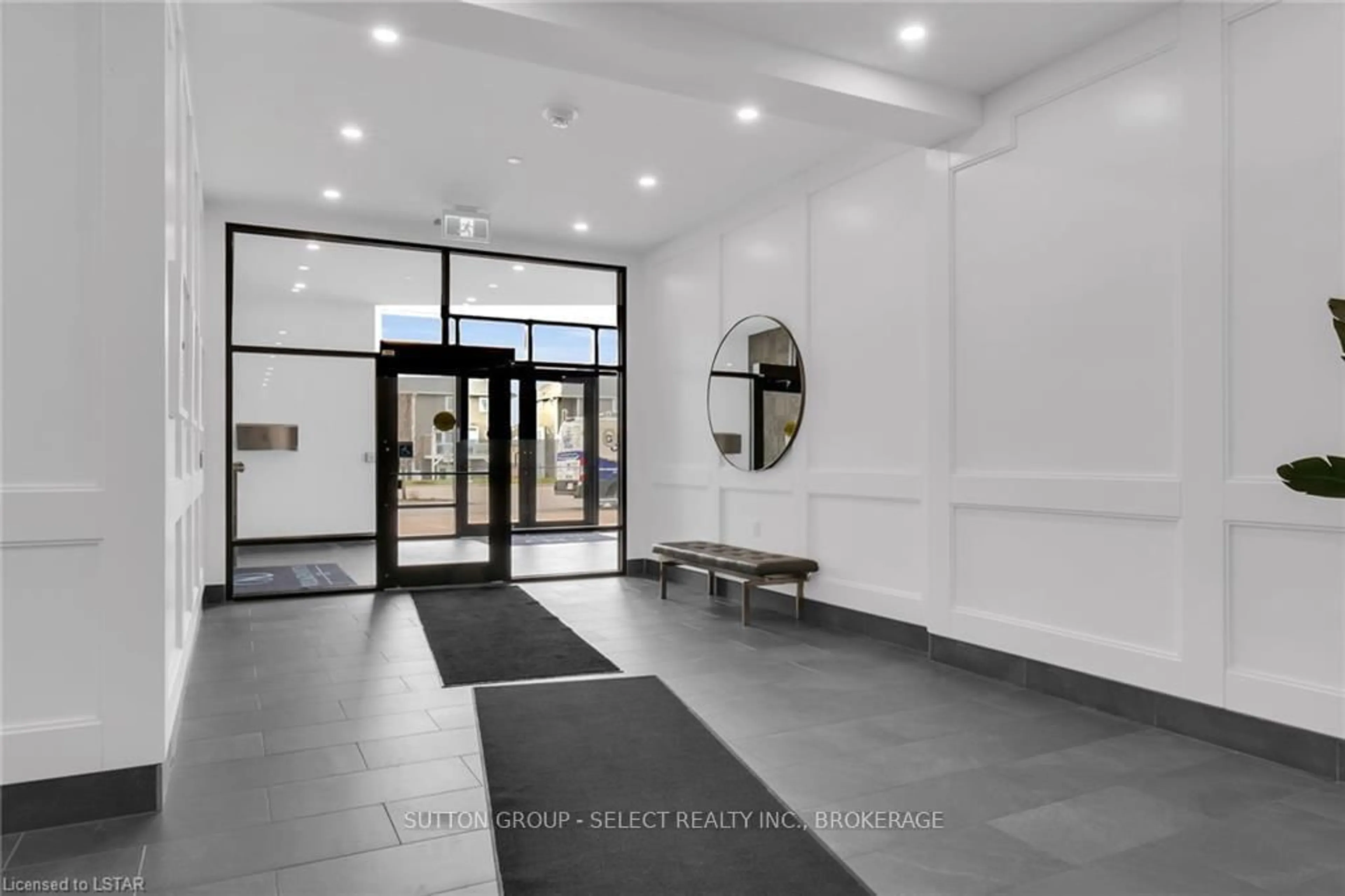 Indoor foyer for 260 VILLAGEWALK Blvd #1002, London North Ontario N6G 0P6