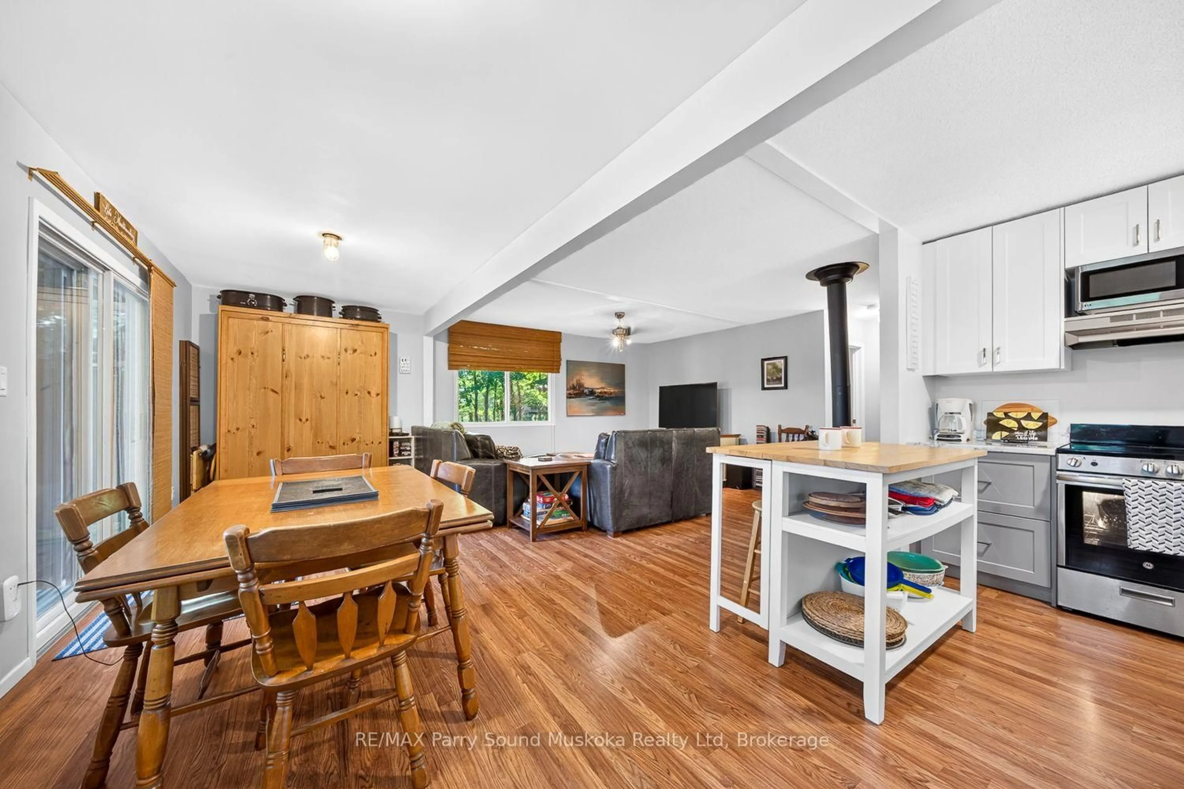 Open concept kitchen, wood/laminate floor for 12 Silver Birch Circ, McKellar Ontario P2A 0B5