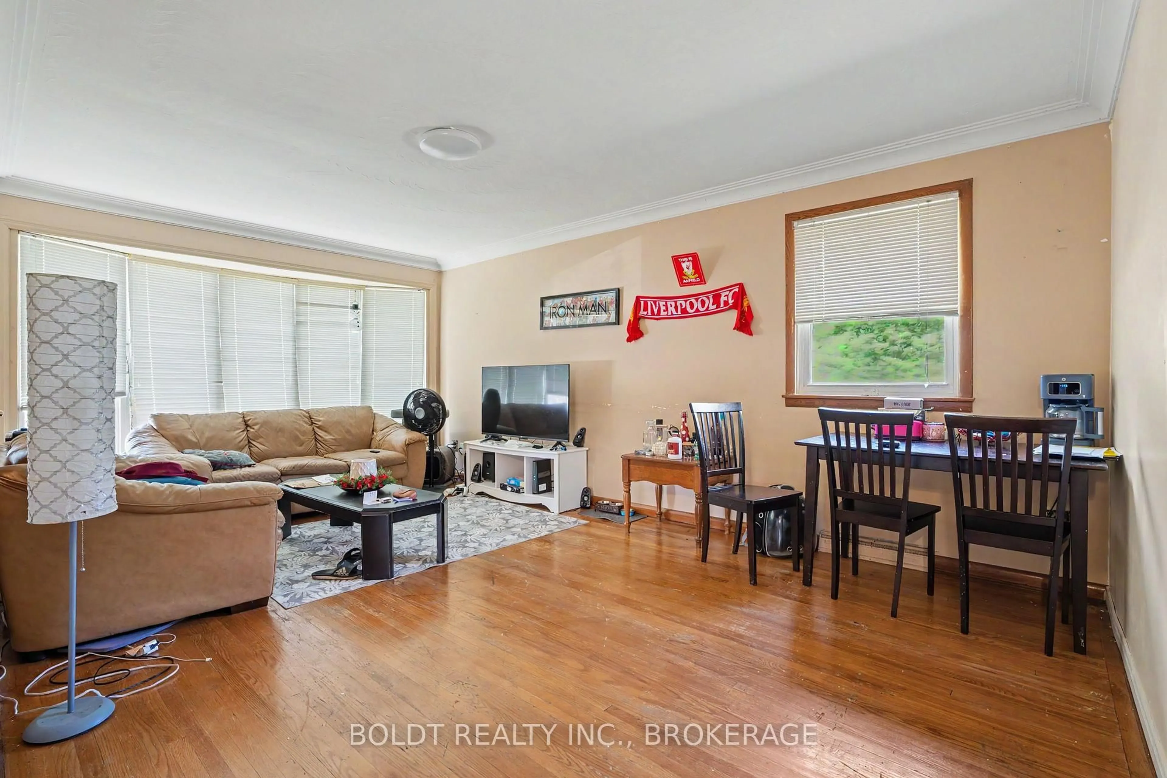 Living room with furniture, wood/laminate floor for 5568 Drummond Rd, Niagara Falls Ontario L2G 4L3