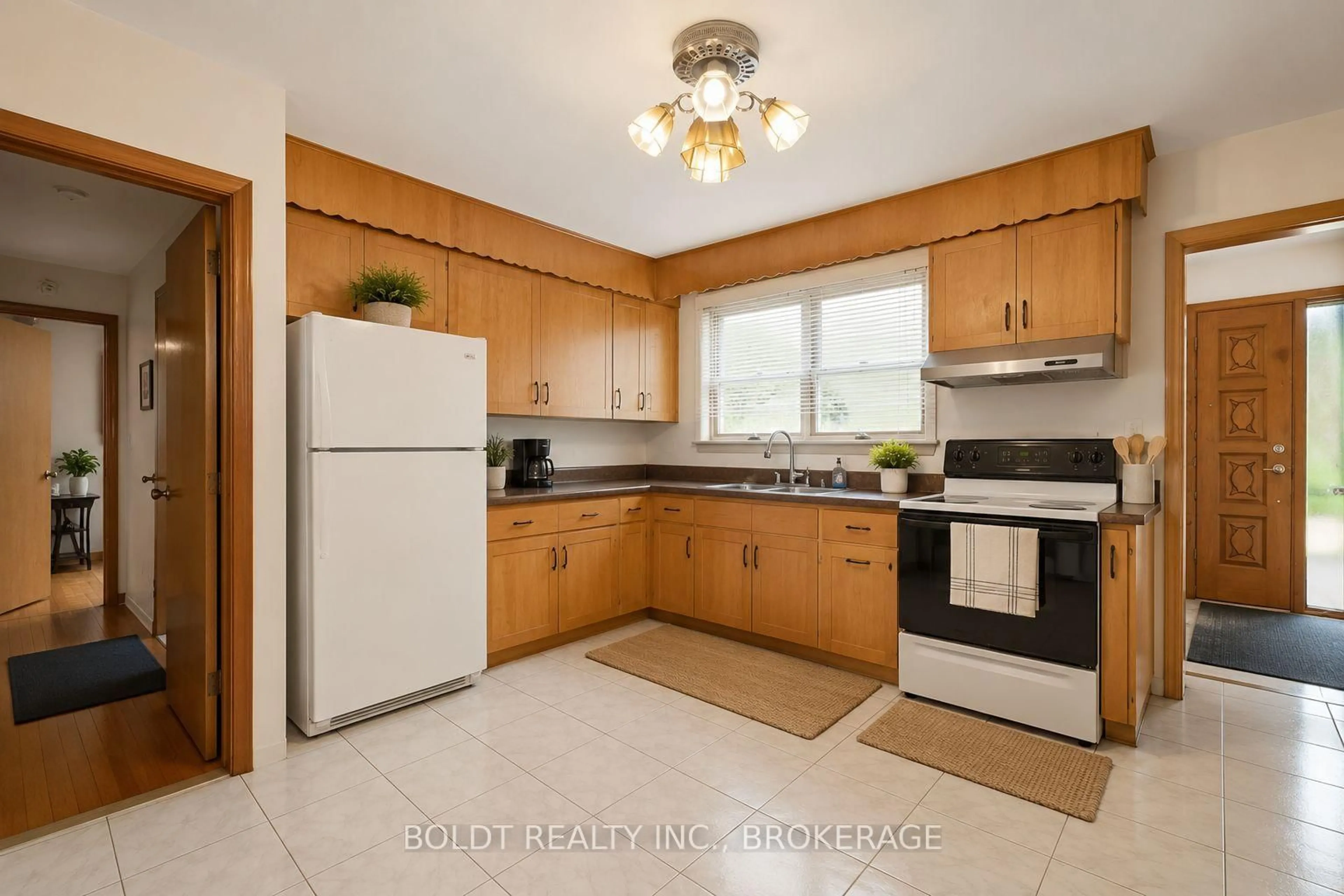 Standard kitchen, unknown for 5568 Drummond Rd, Niagara Falls Ontario L2G 4L3