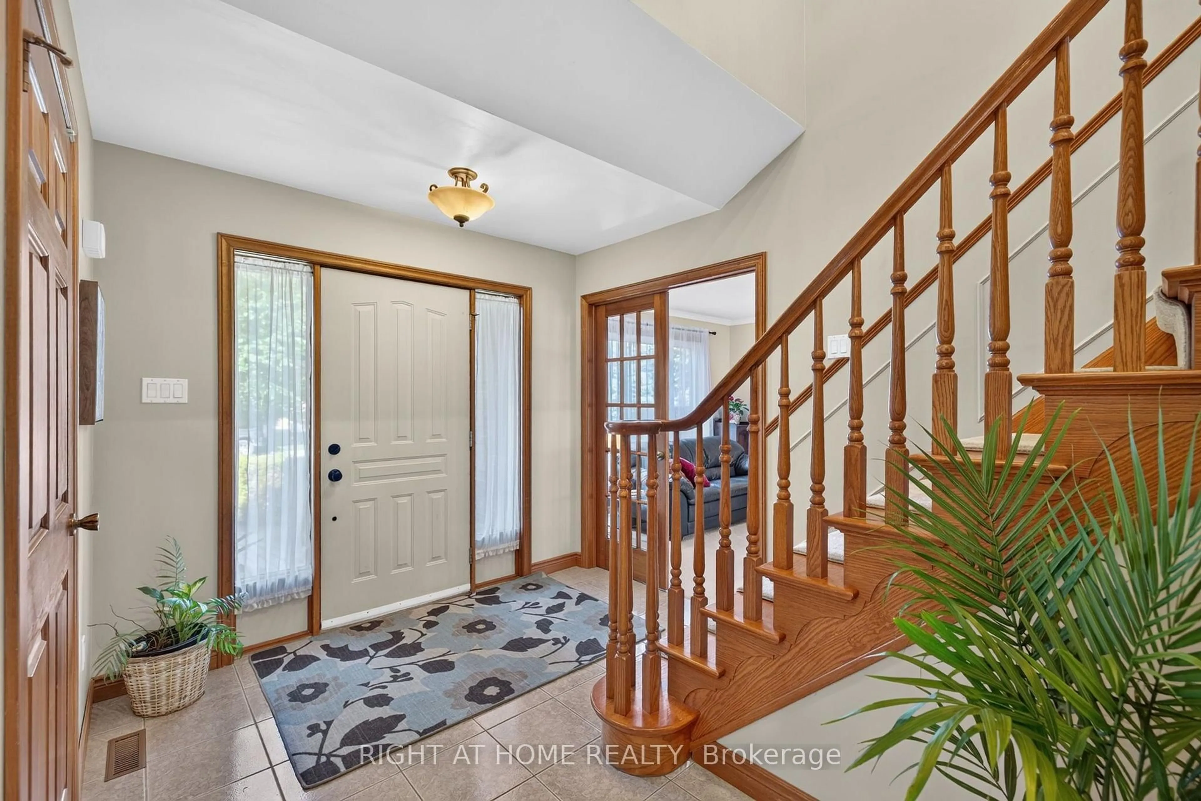 Indoor entryway for 47 Robinson Lane, London North Ontario N5X 3V3
